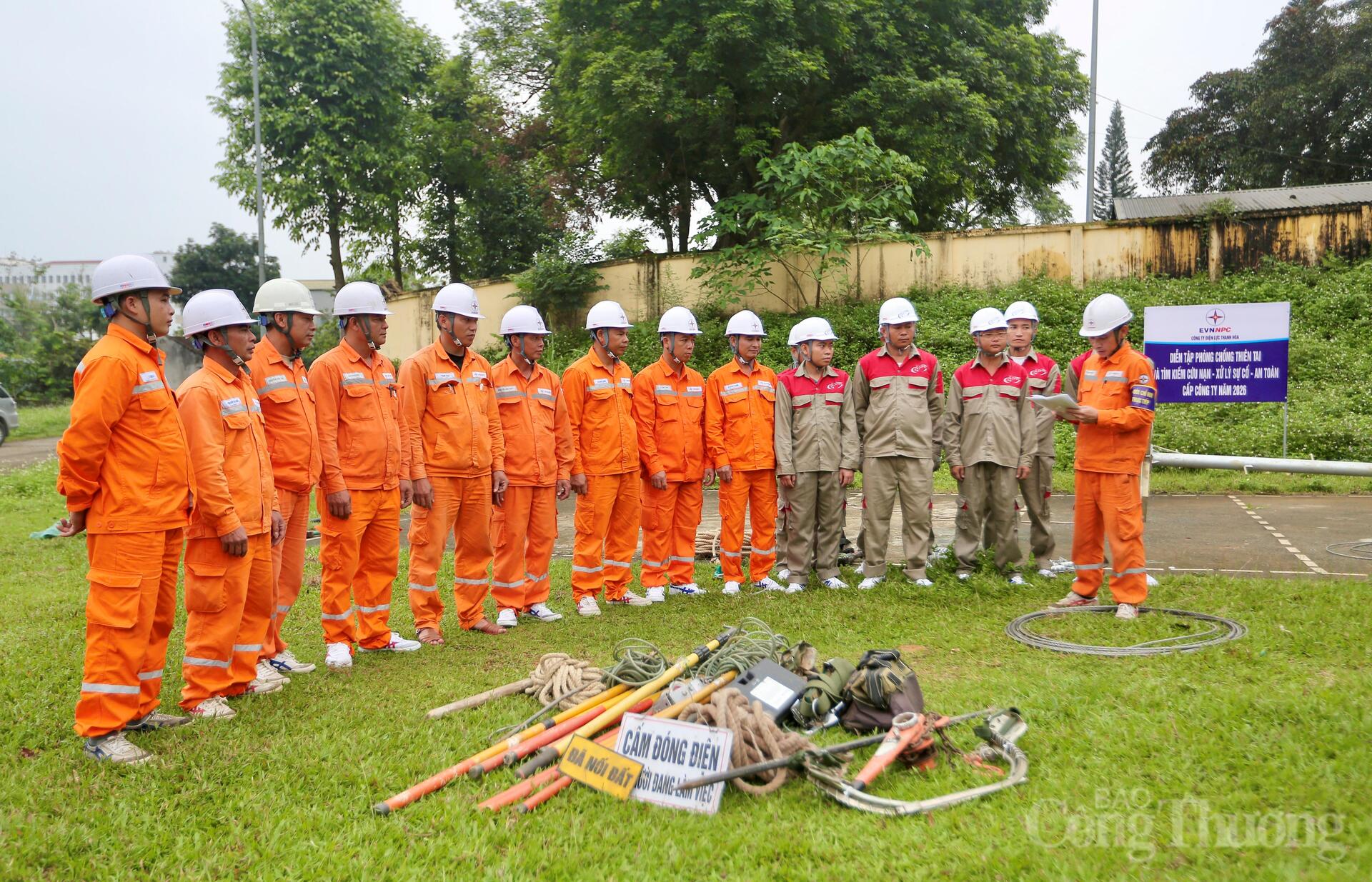 Ngành điện Thanh Hóa chủ động trước bão lũ, giữ dòng điện thông suốt - 4