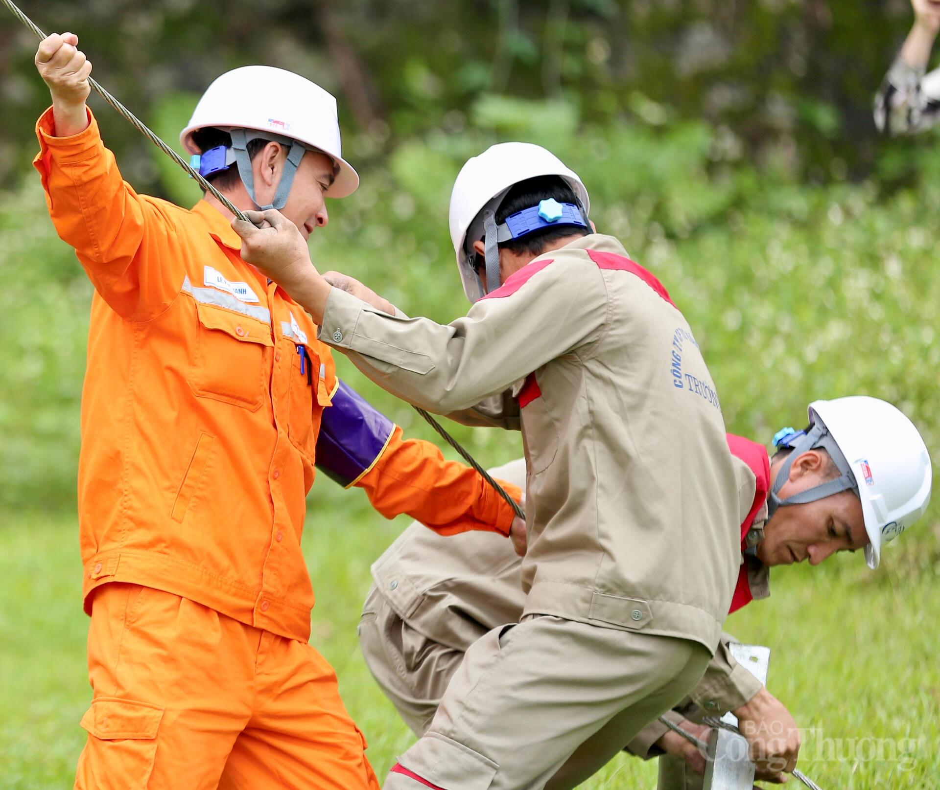 Ngành điện Thanh Hóa chủ động trước bão lũ, giữ dòng điện thông suốt - 5