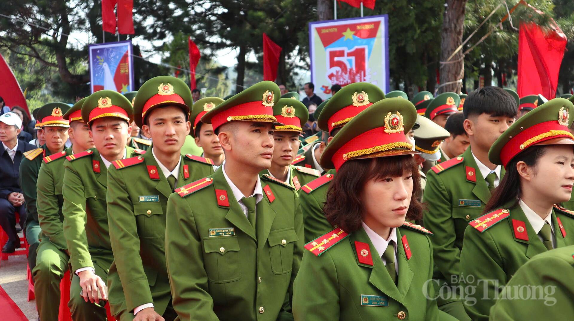 Các chiến sĩ Công an Nhân dân tại lễ khai mạc. Ảnh: Lê Sơn