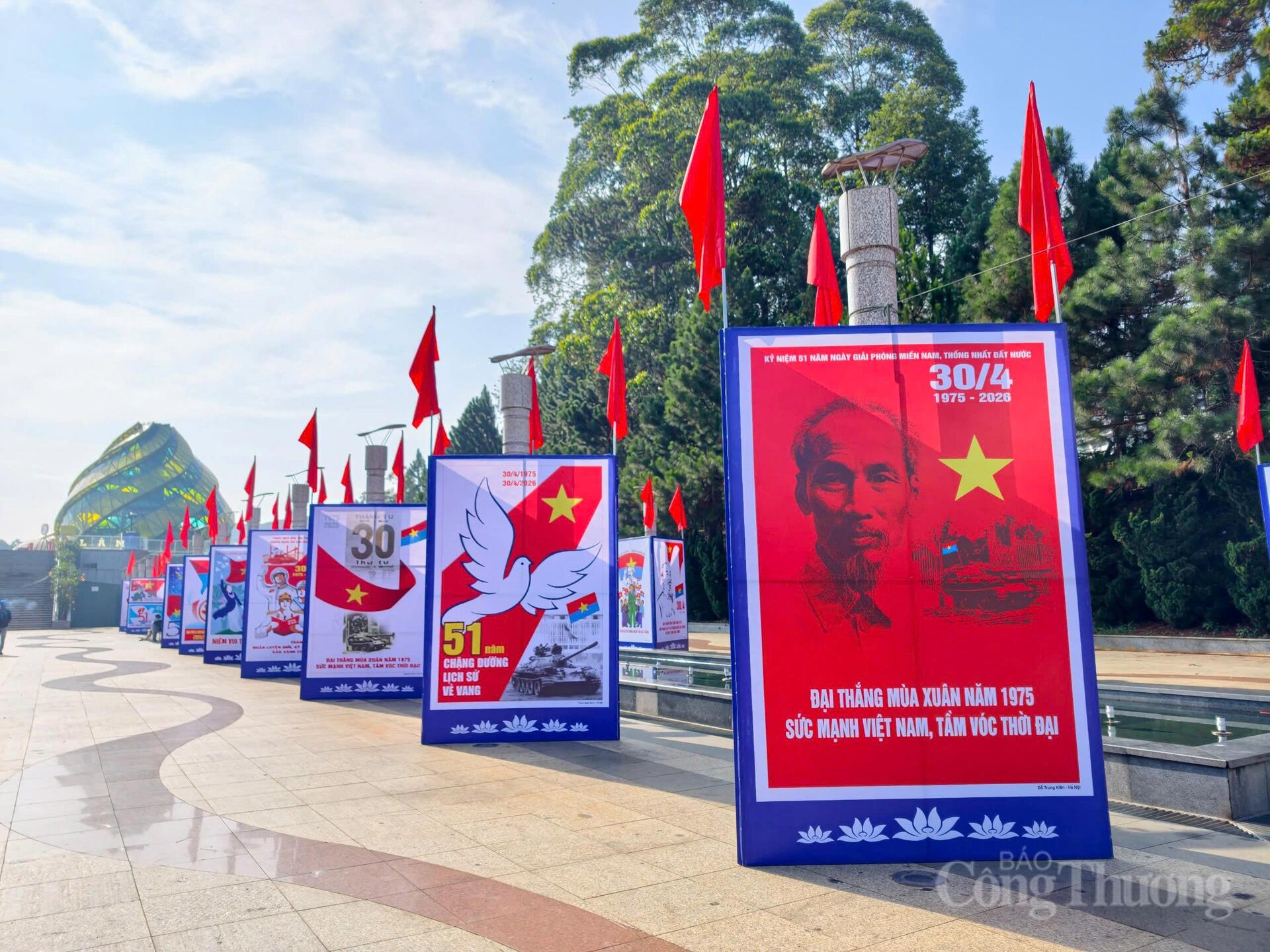 Các tác phẩm thể hiện tinh thần sử thi gắn với nhịp sống hôm nay. Ảnh: Lê Sơn