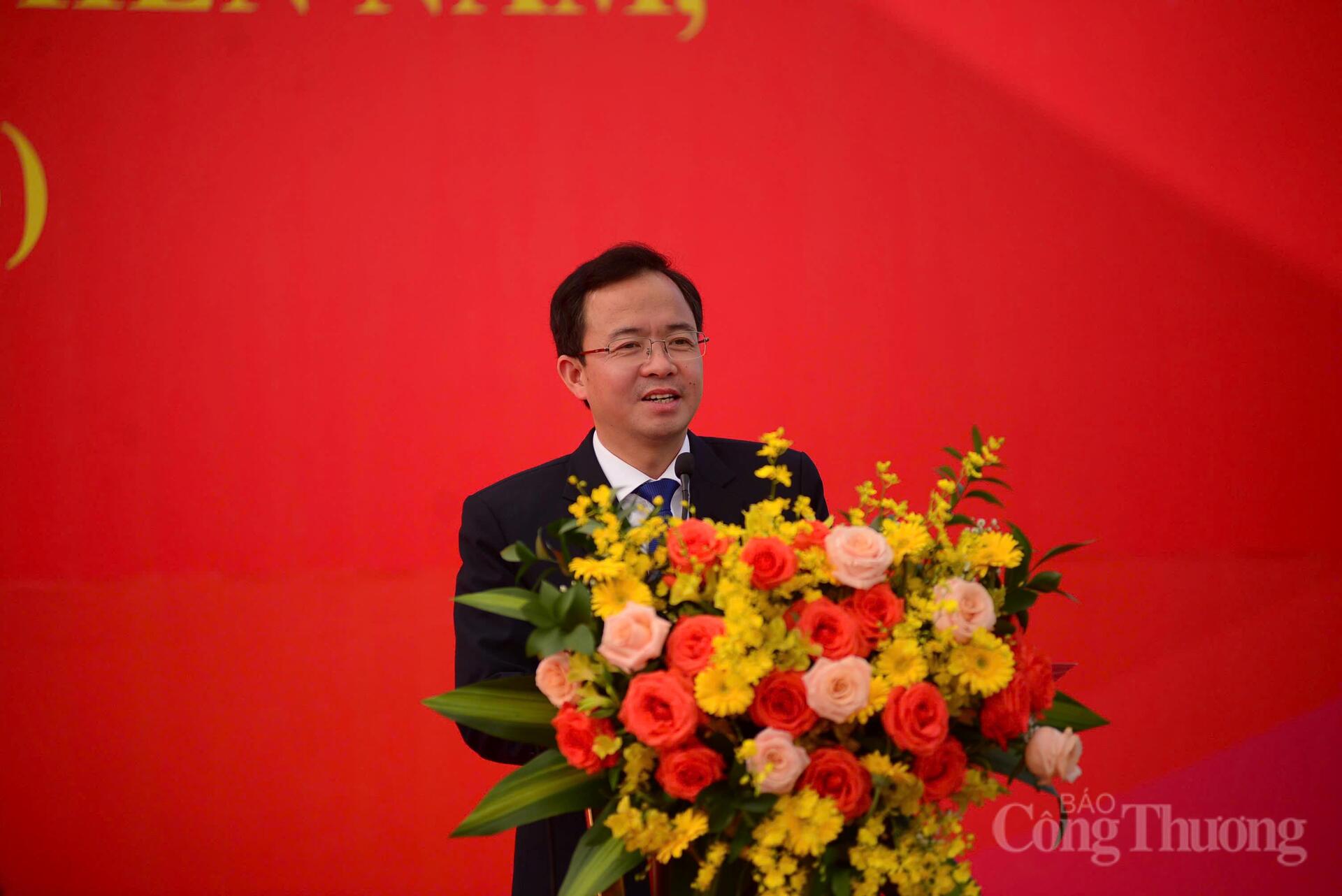 Ông Nguyễn Văn Lộc, Giám đốc Sở Văn hóa, Thể thao và Du lịch tỉnh Lâm Đồng phát biểu tại lễ khai mạc. Ảnh: Lê Sơn