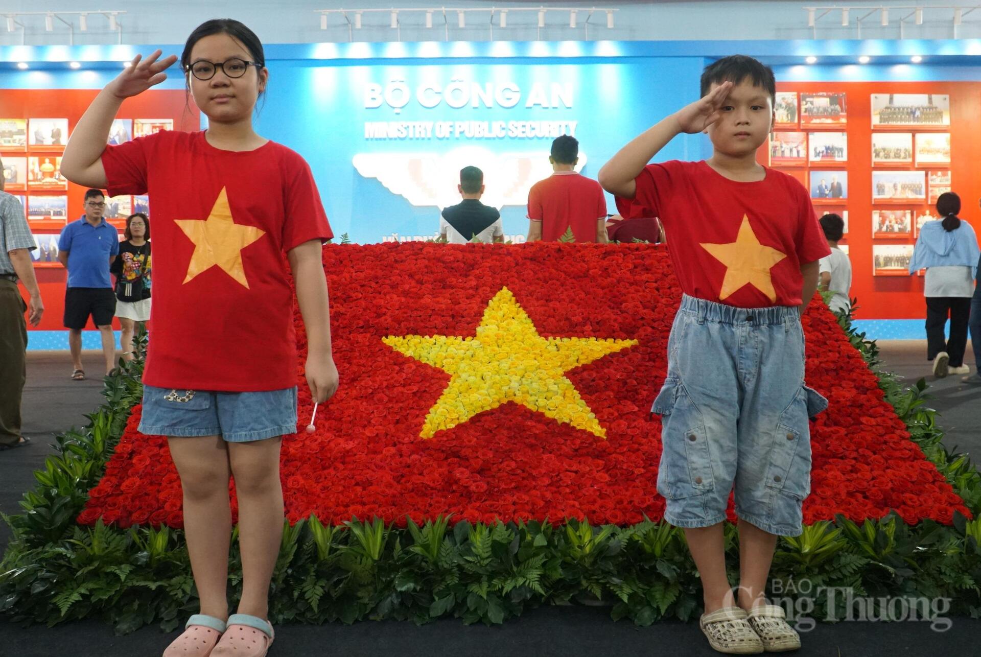 Đà Nẵng: Hàng chục nghìn người dân trải nghiệm triển lãm 'Tổ quốc bình yên' - 8