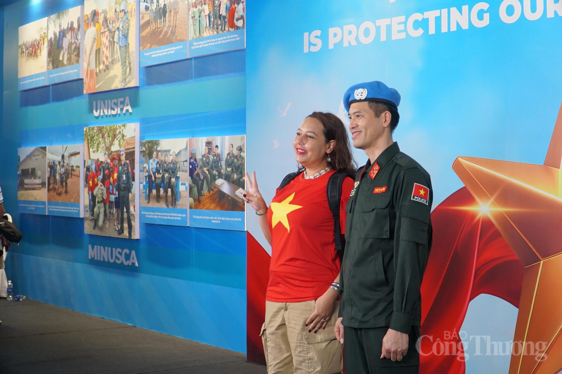 Đà Nẵng: Hàng chục nghìn người dân trải nghiệm triển lãm 'Tổ quốc bình yên' - 10