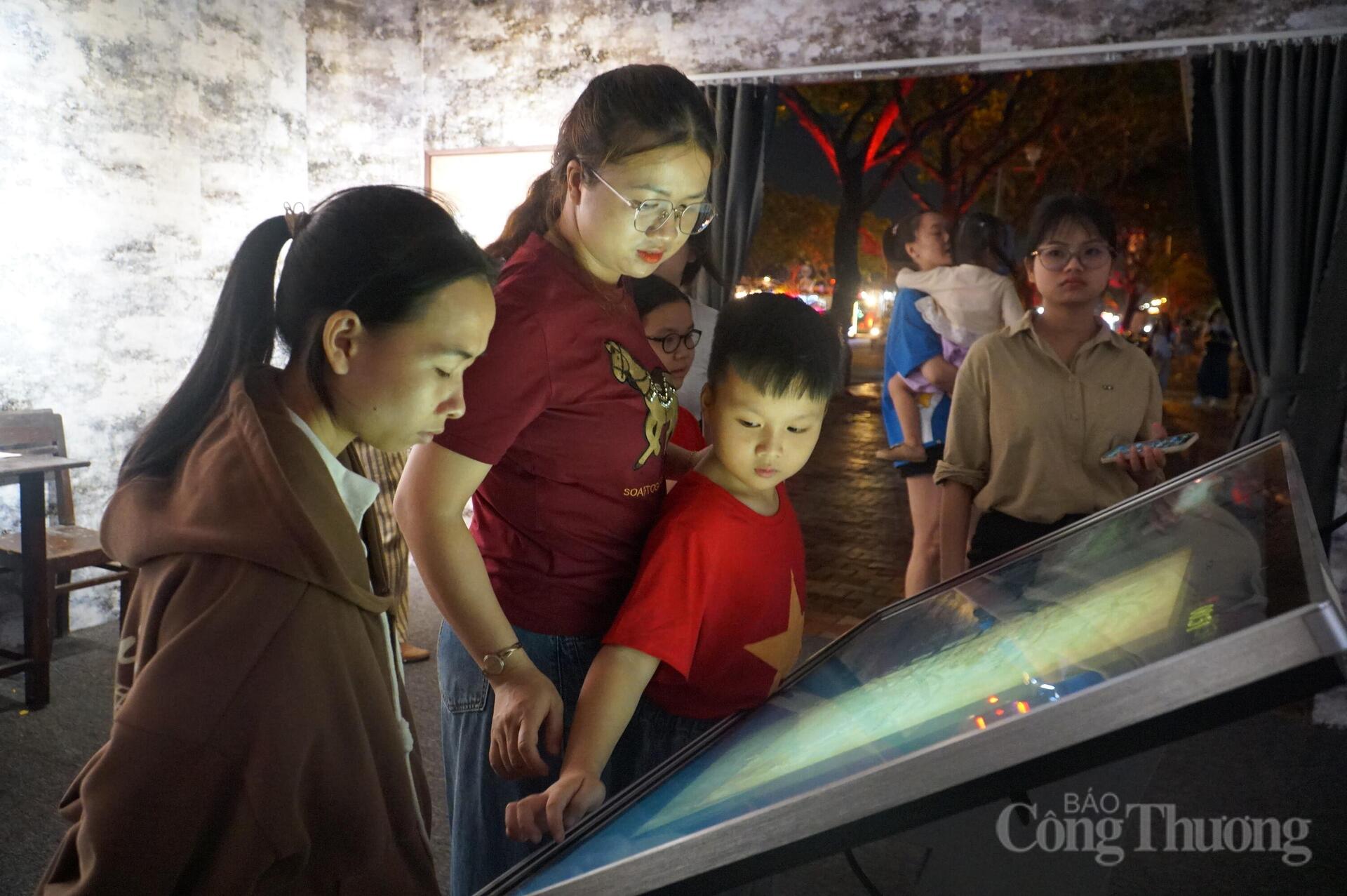 Đà Nẵng: Hàng chục nghìn người dân trải nghiệm triển lãm 'Tổ quốc bình yên' - 15