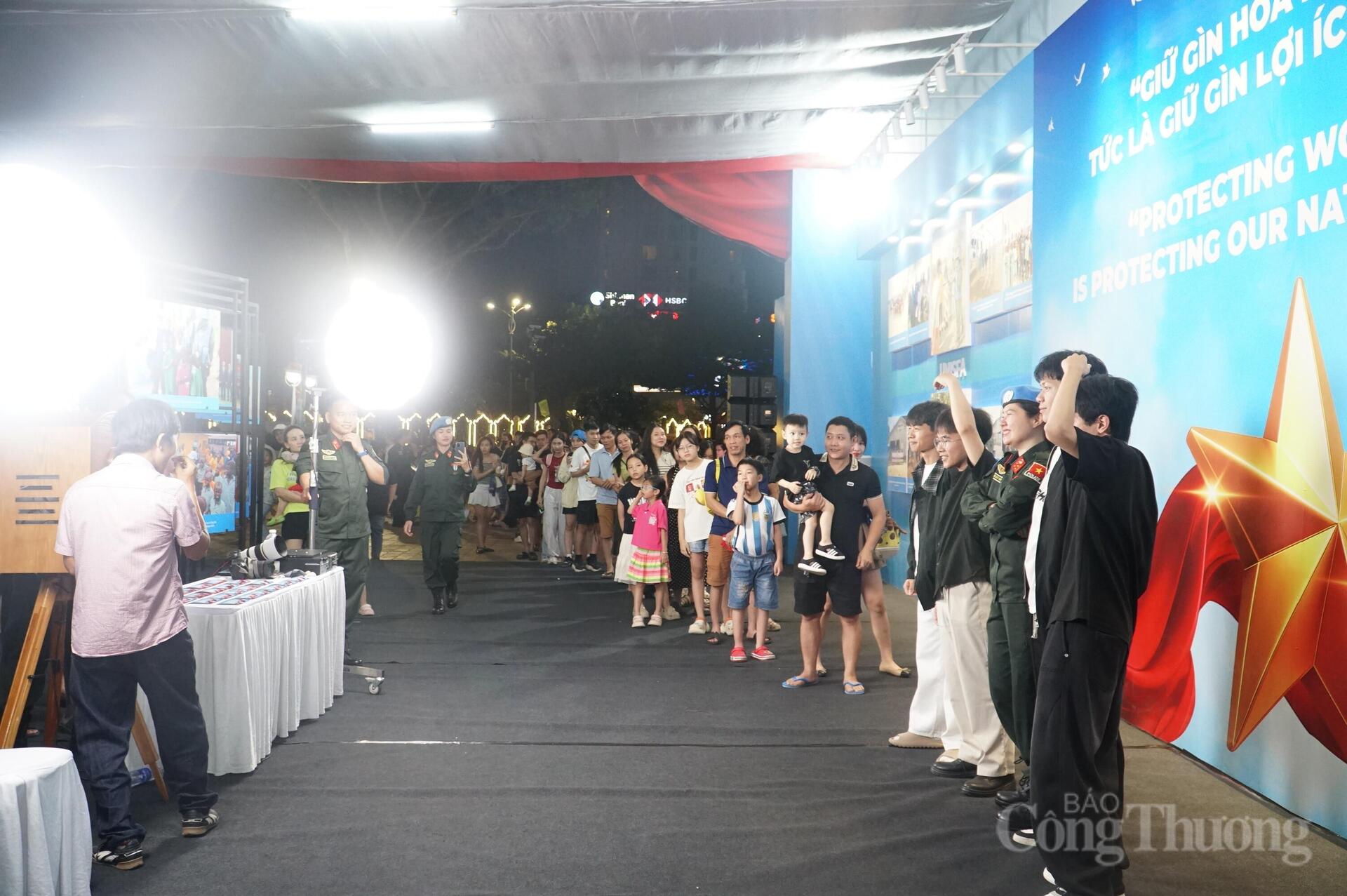 Đà Nẵng: Hàng chục nghìn người dân trải nghiệm triển lãm 'Tổ quốc bình yên' - 11