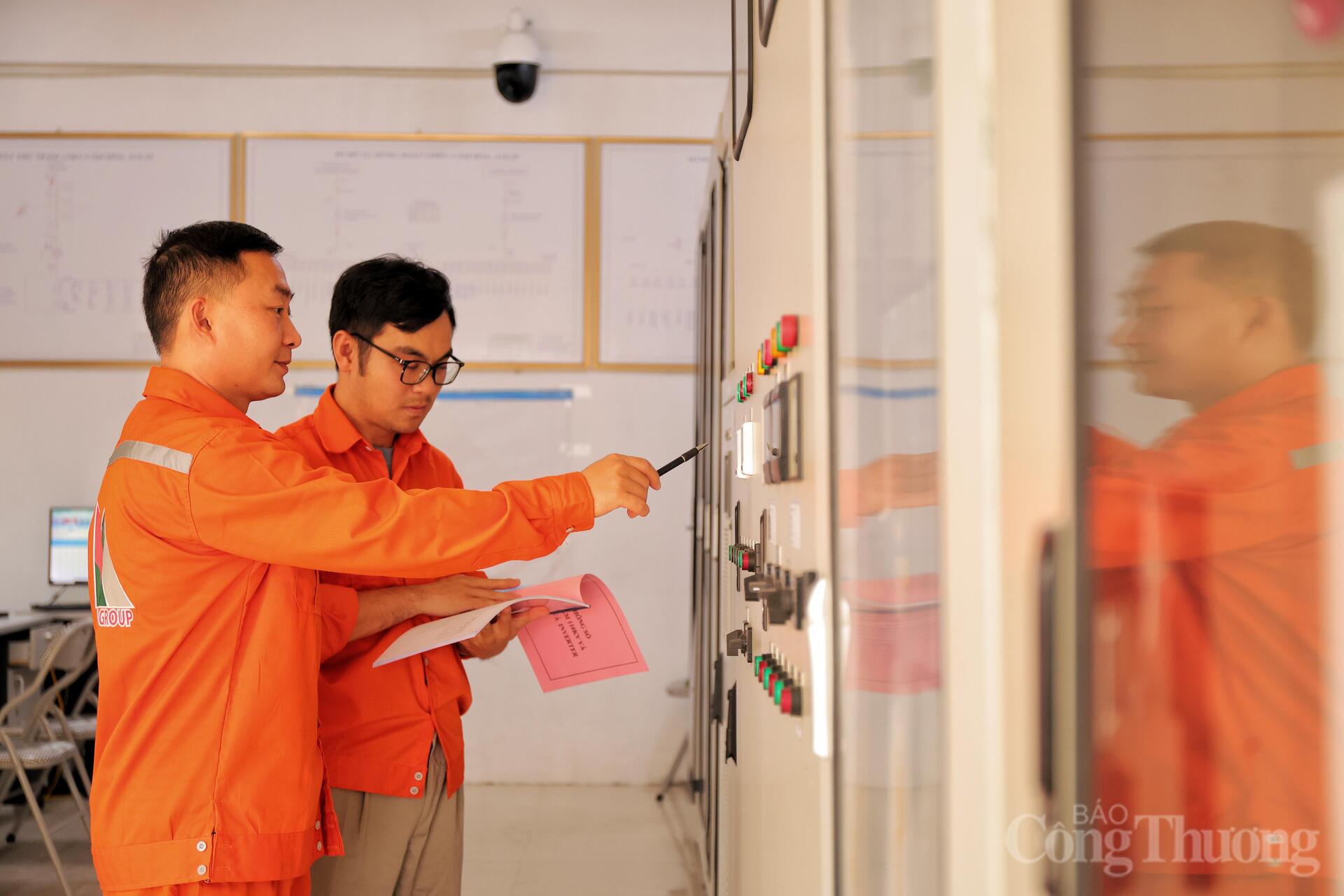 Chiêm ngưỡng 'cánh đồng' pin năng lượng mặt trời hơn 60 héc-ta  - 7