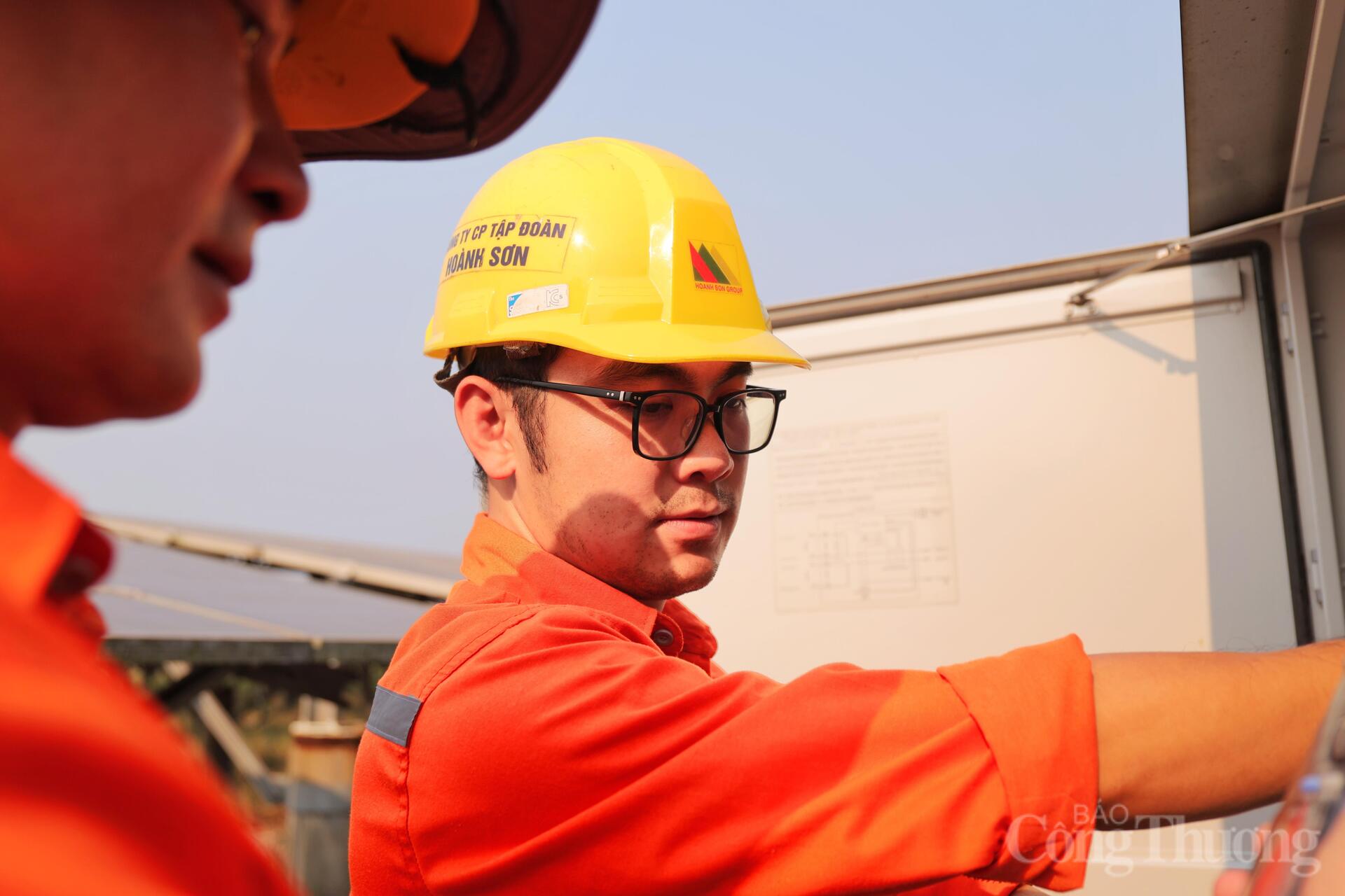 Chiêm ngưỡng 'cánh đồng' pin năng lượng mặt trời hơn 60 héc-ta  - 9