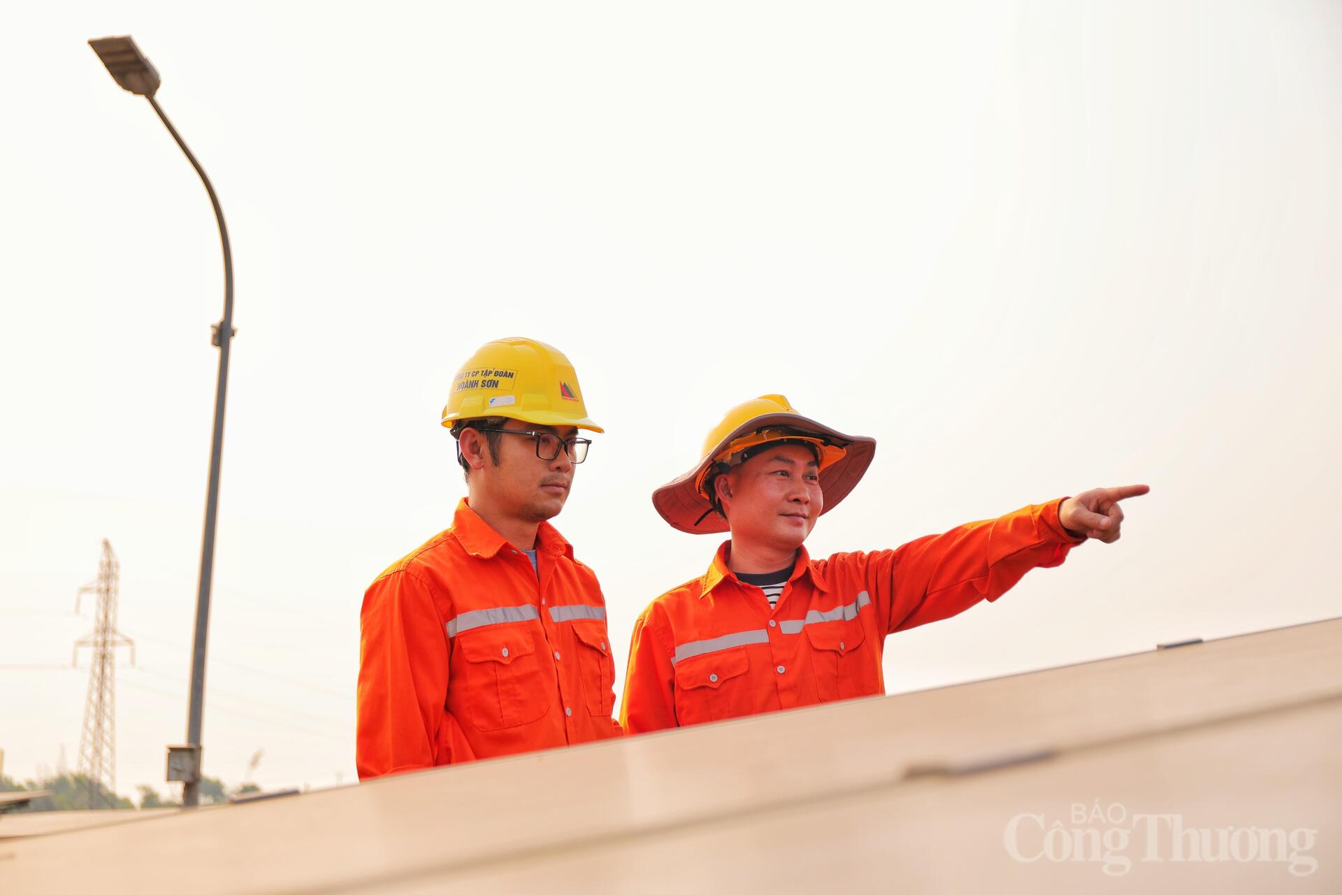 Chiêm ngưỡng 'cánh đồng' pin năng lượng mặt trời hơn 60 héc-ta  - 15