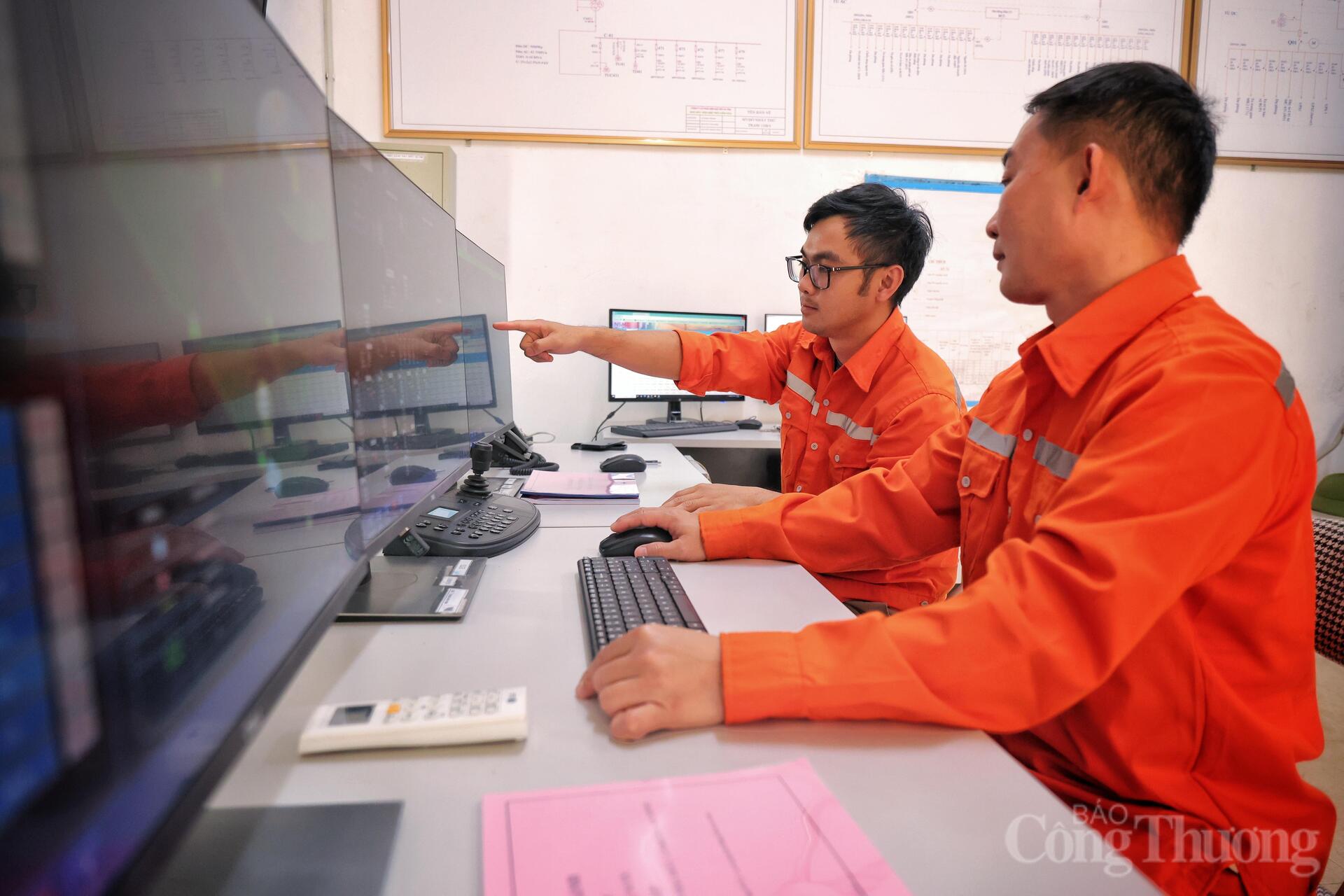 Chiêm ngưỡng 'cánh đồng' pin năng lượng mặt trời hơn 60 héc-ta  - 8