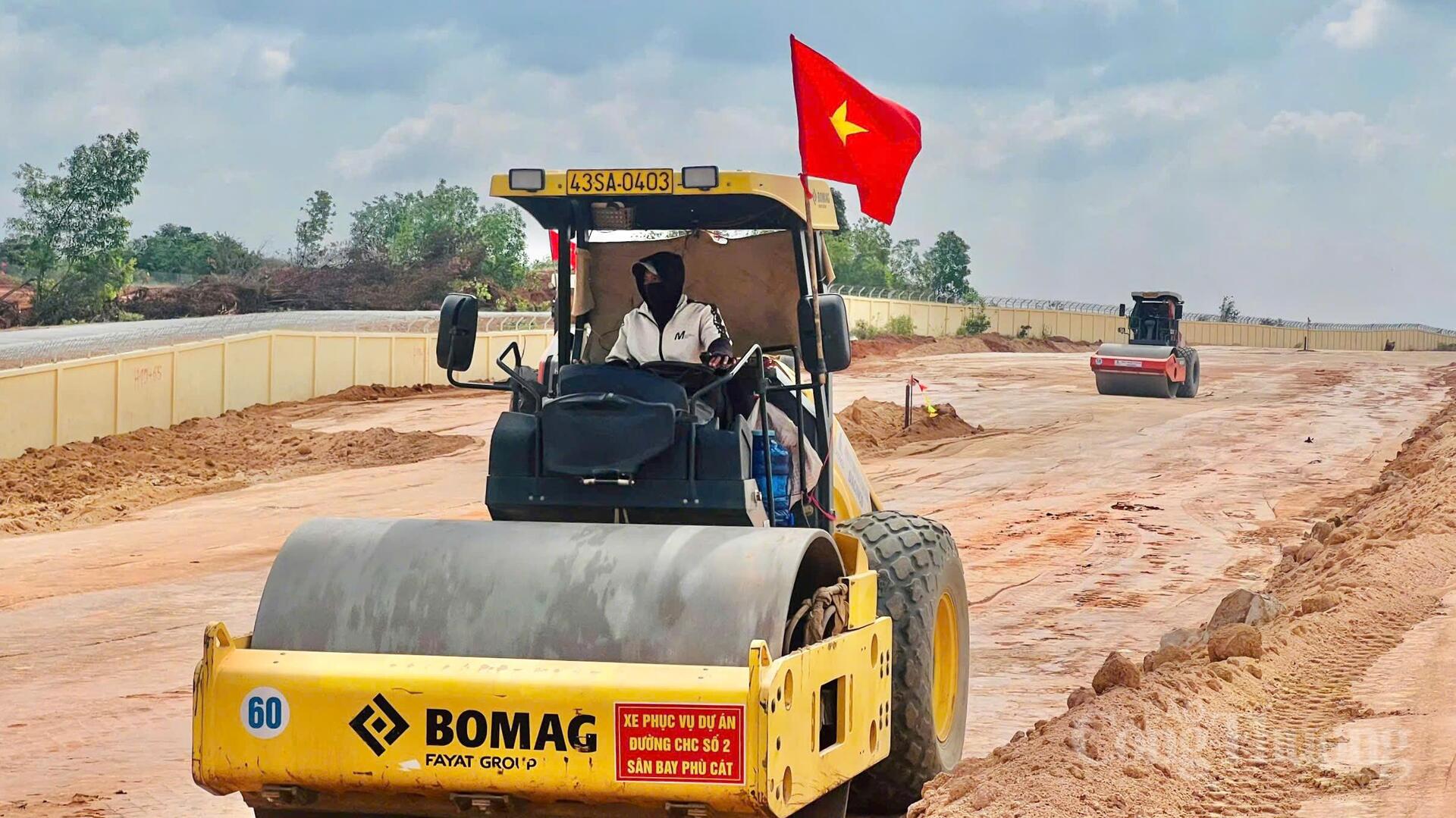 'Vượt nắng, thắng mưa' trên đại dự án nâng cấp sân bay 3.200 tỷ đồng - 15