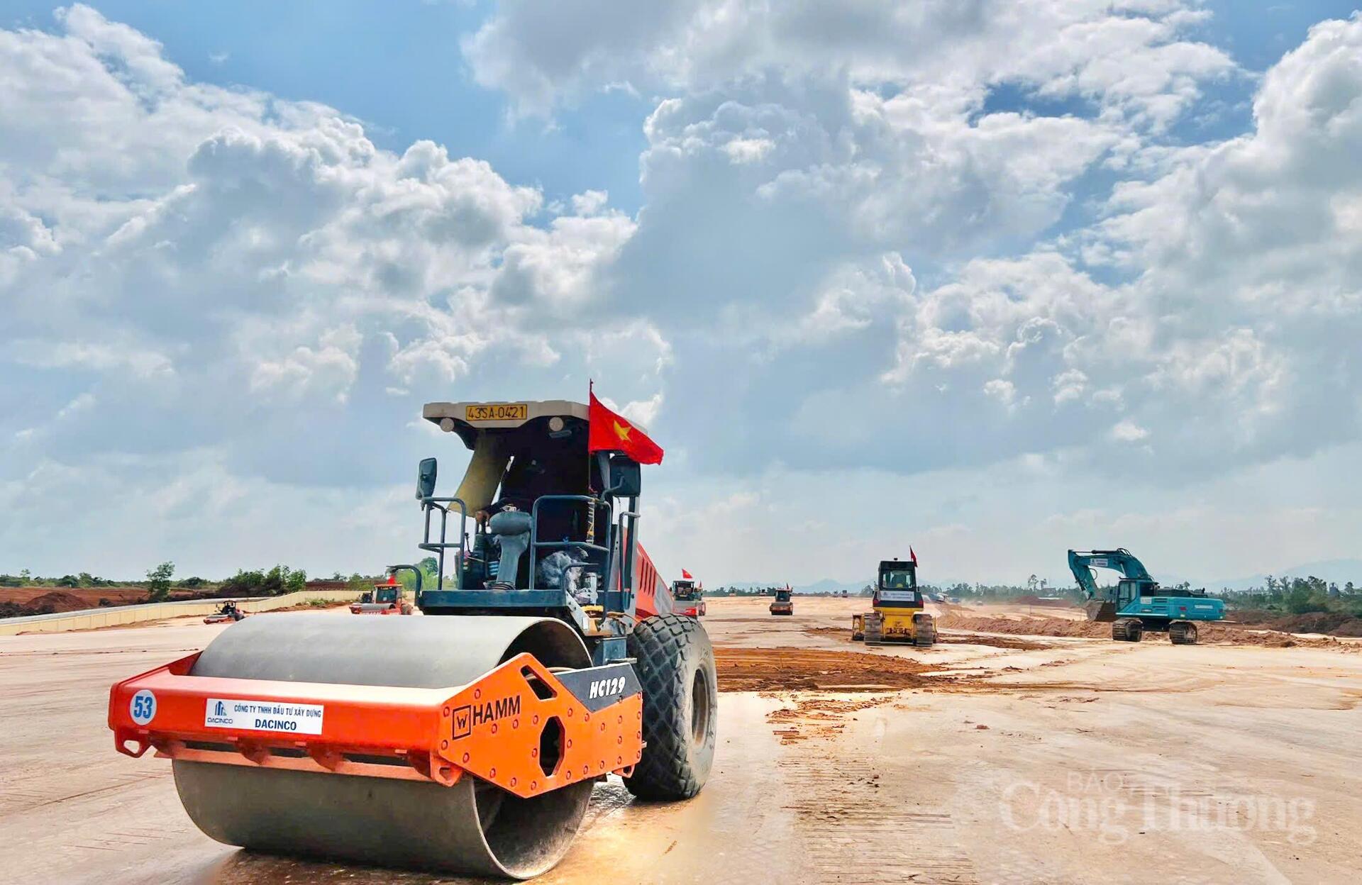 'Vượt nắng, thắng mưa' trên đại dự án nâng cấp sân bay 3.200 tỷ đồng - 14