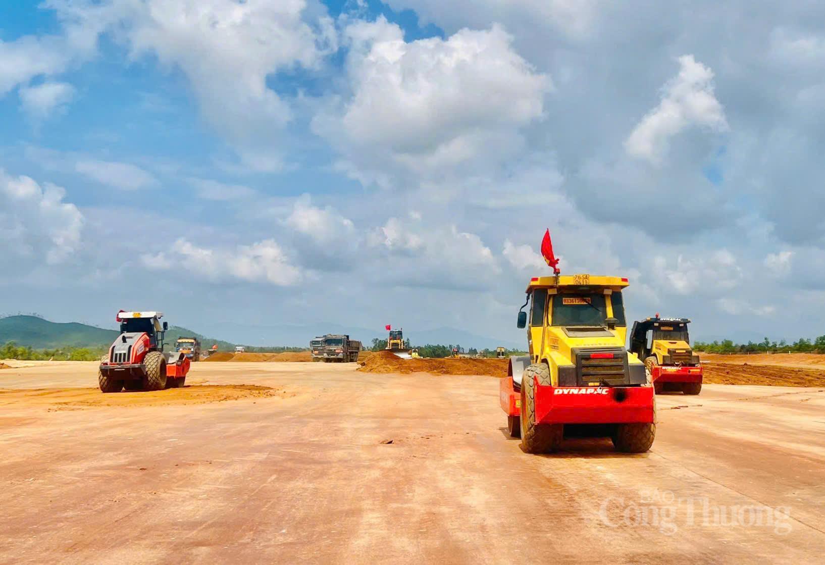 'Vượt nắng, thắng mưa' trên đại dự án nâng cấp sân bay 3.200 tỷ đồng - 2