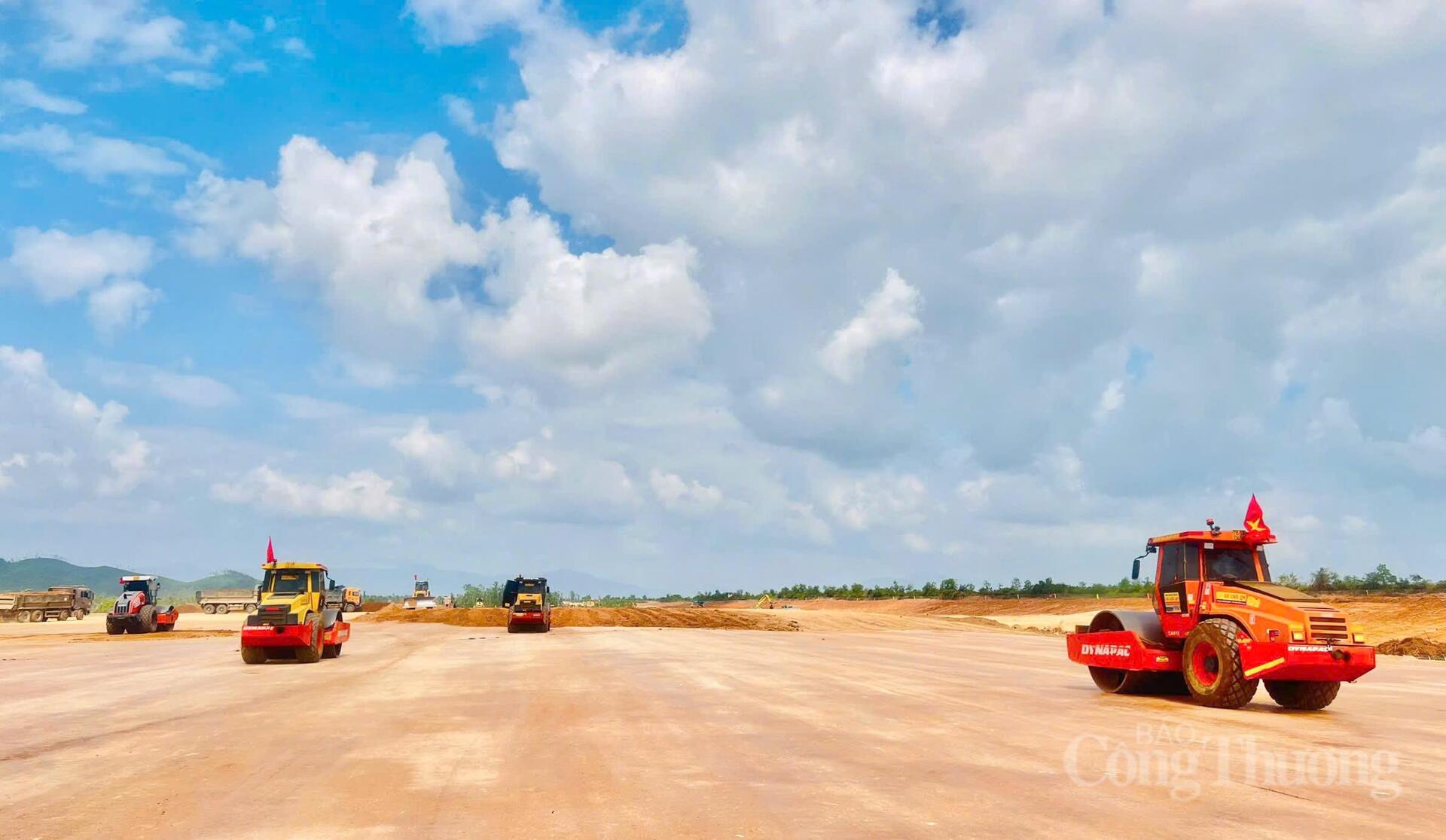 'Vượt nắng, thắng mưa' trên đại dự án nâng cấp sân bay 3.200 tỷ đồng - 19