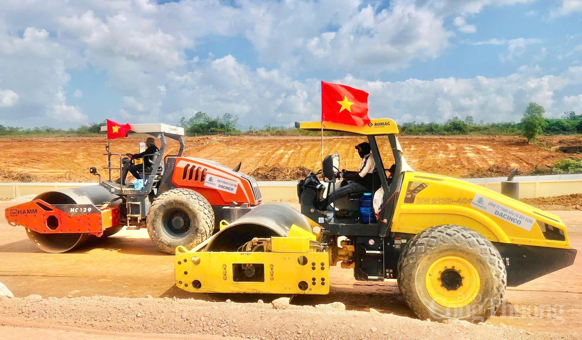 'Vượt nắng, thắng mưa' trên đại dự án nâng cấp sân bay 3.200 tỷ đồng - 13