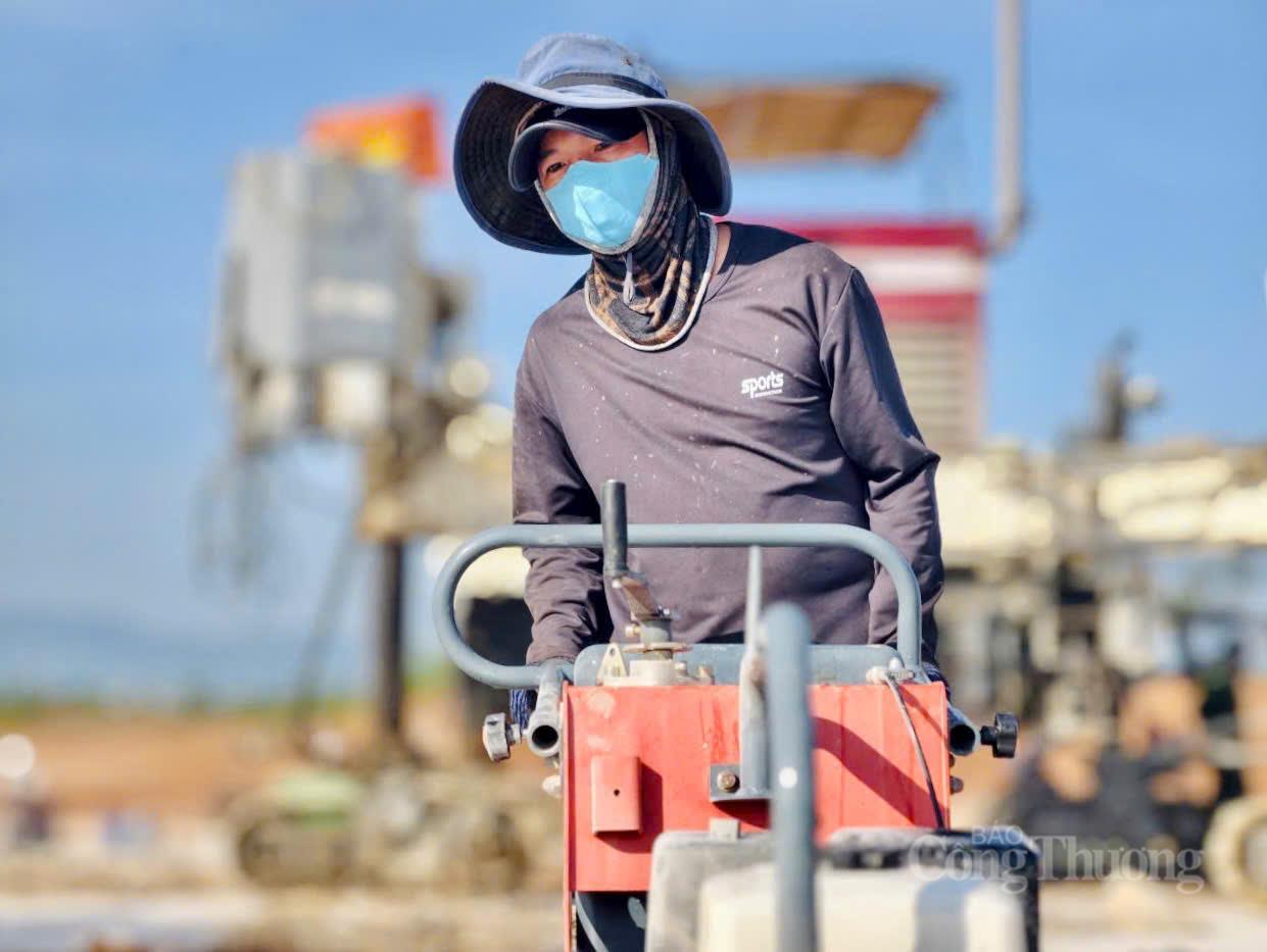 'Vượt nắng, thắng mưa' trên đại dự án nâng cấp sân bay 3.200 tỷ đồng - 6