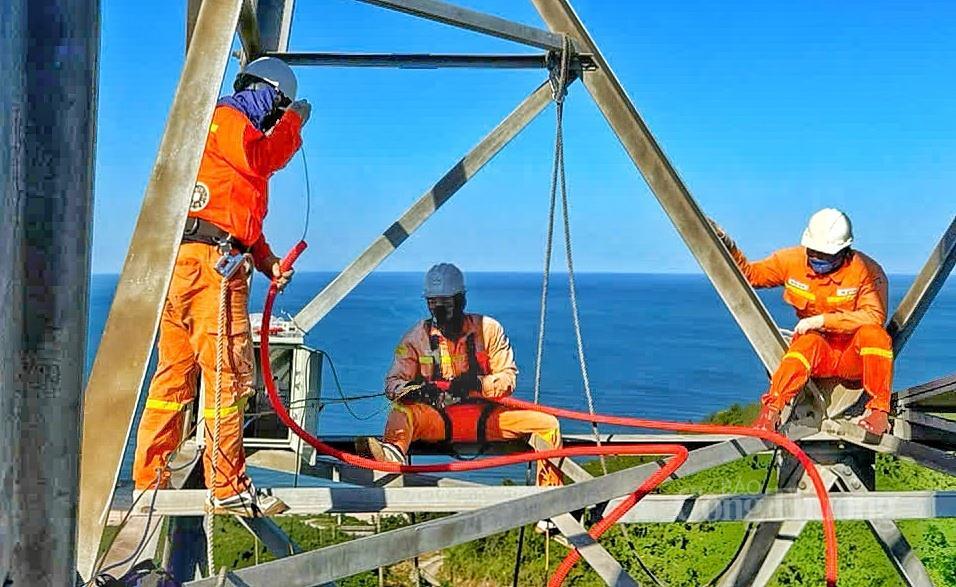 Căng mình trên 'chảo lửa' Hà Tĩnh, giữ vững mạch điện quốc gia - 11