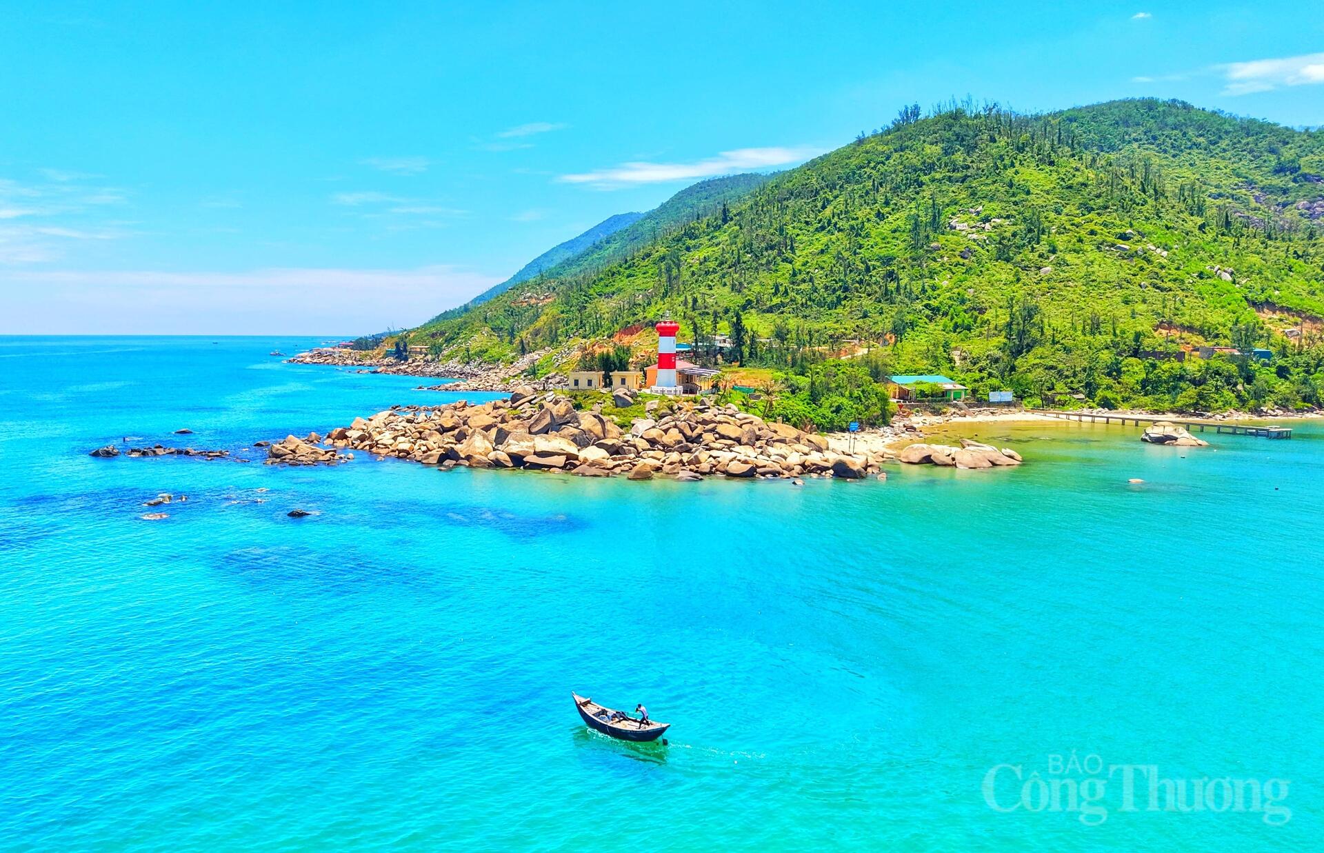Khơi thông tiềm năng du lịch từ những bãi biển hoang sơ ở Hà Tĩnh - 2