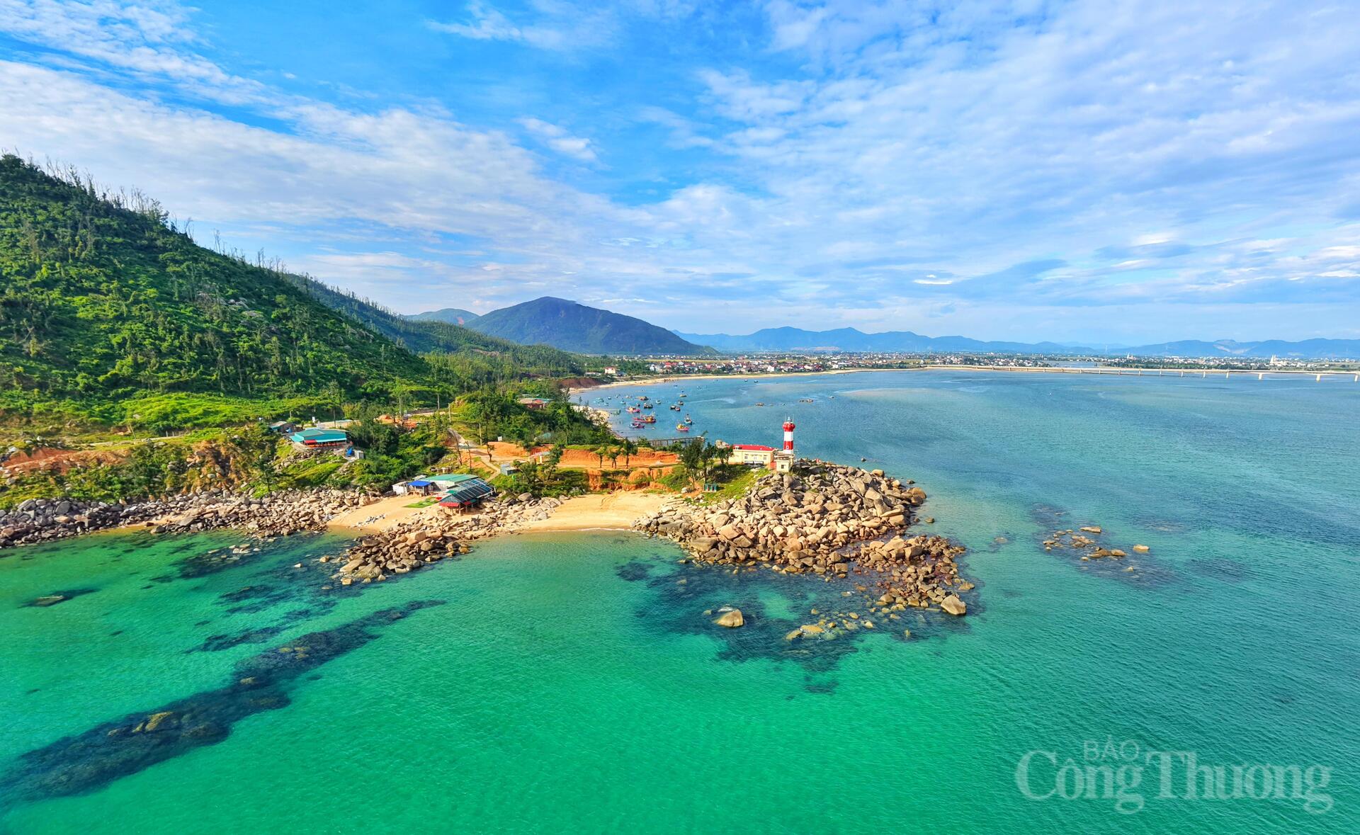 Khơi thông tiềm năng du lịch từ những bãi biển hoang sơ ở Hà Tĩnh - 4