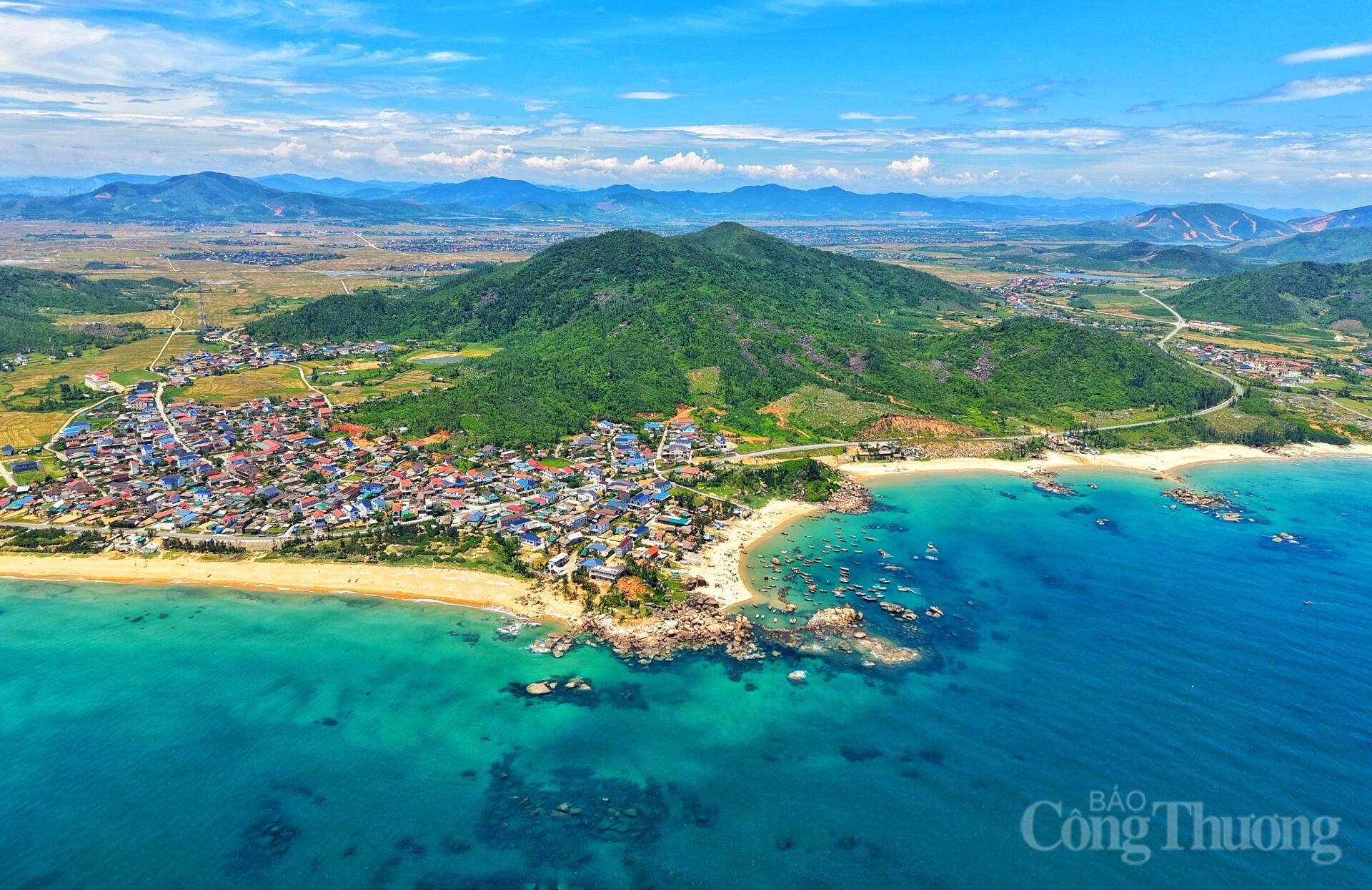 Khơi thông tiềm năng du lịch từ những bãi biển hoang sơ ở Hà Tĩnh - 5