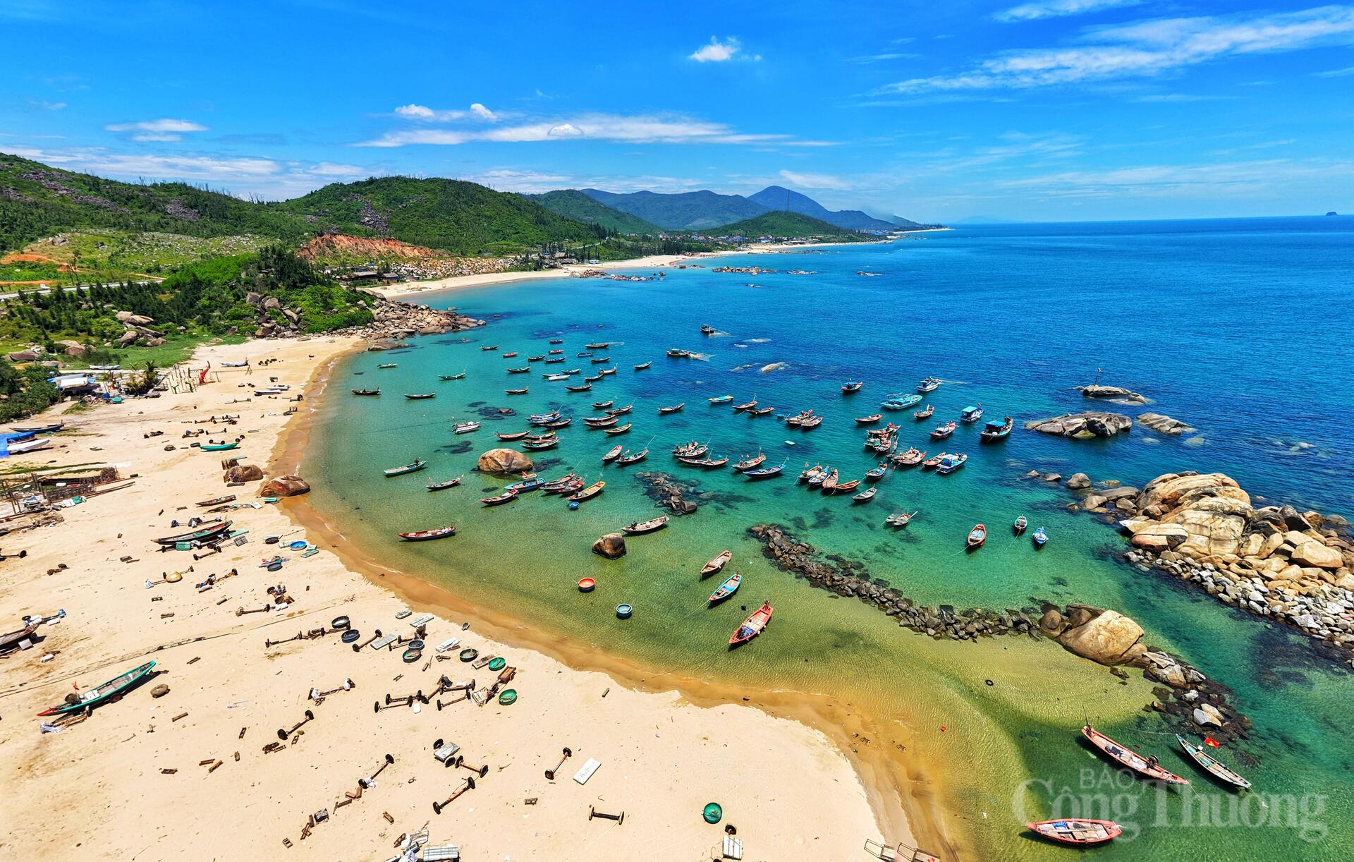 Khơi thông tiềm năng du lịch từ những bãi biển hoang sơ ở Hà Tĩnh - 7