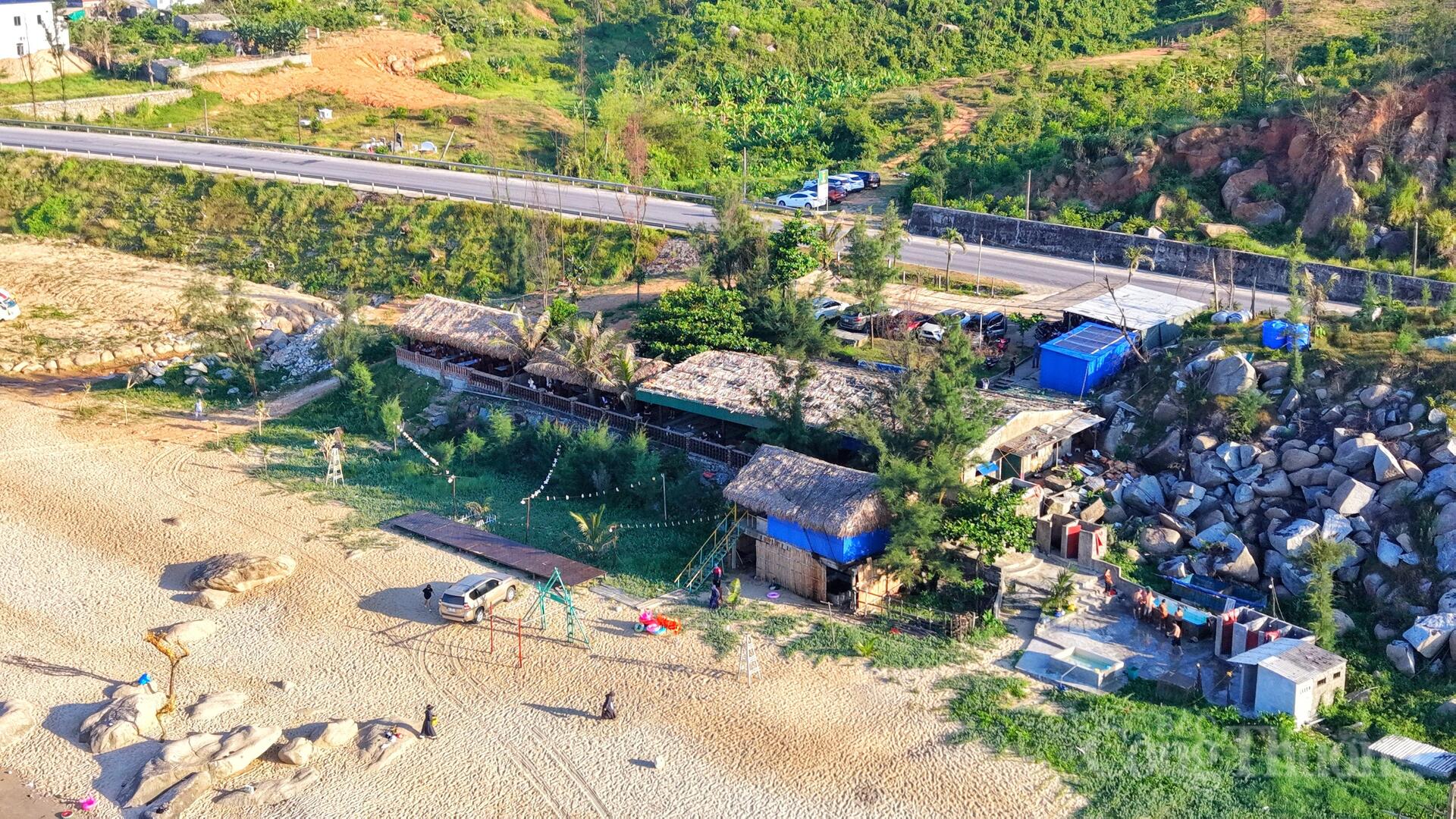Khơi thông tiềm năng du lịch từ những bãi biển hoang sơ ở Hà Tĩnh - 14