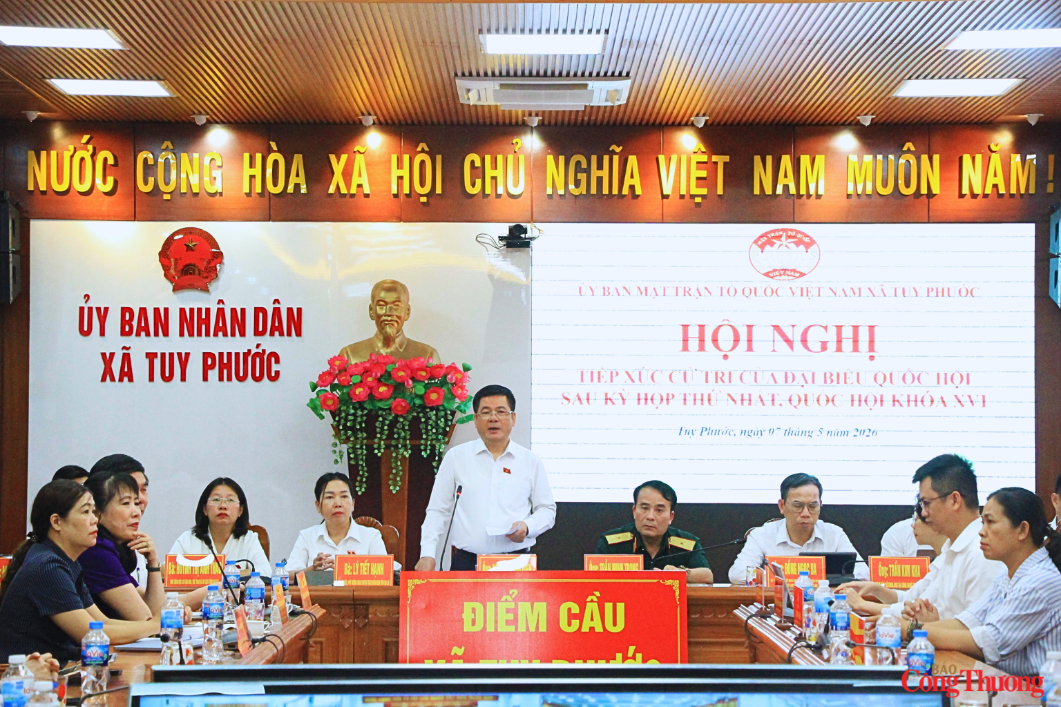 Theo chân đại biểu Quốc hội tiếp xúc cử tri giữa đại ngàn - Kỳ 2: Buổi sáng hội trường và những cuốn sổ kín chữ - 3