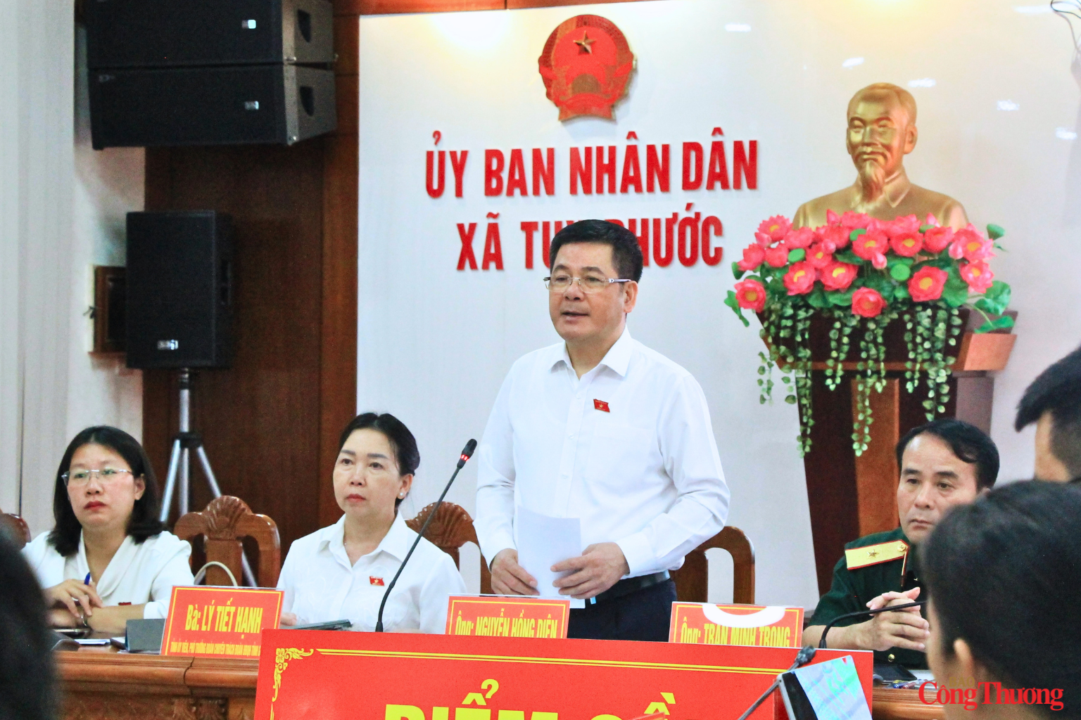Theo chân đại biểu Quốc hội tiếp xúc cử tri giữa đại ngàn - Kỳ 2: Buổi sáng hội trường và những cuốn sổ kín chữ - 4