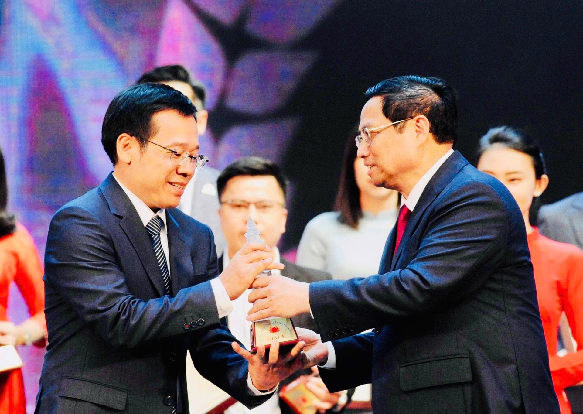 Nhà báo Đỗ Doãn Hoàng:"Làm báo là đi tìm những điều chưa ai nhìn thấy" - 4