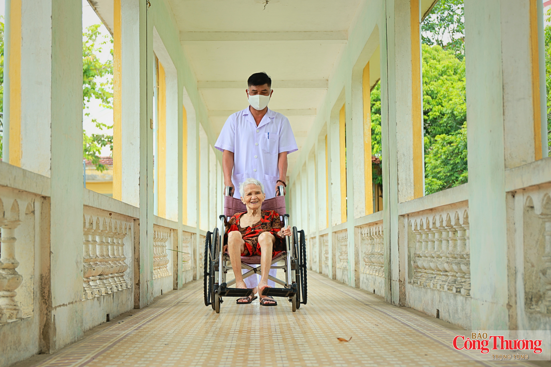 Những 'bảo mẫu' đặc biệt xoa dịu vết thương chiến tranh - 9
