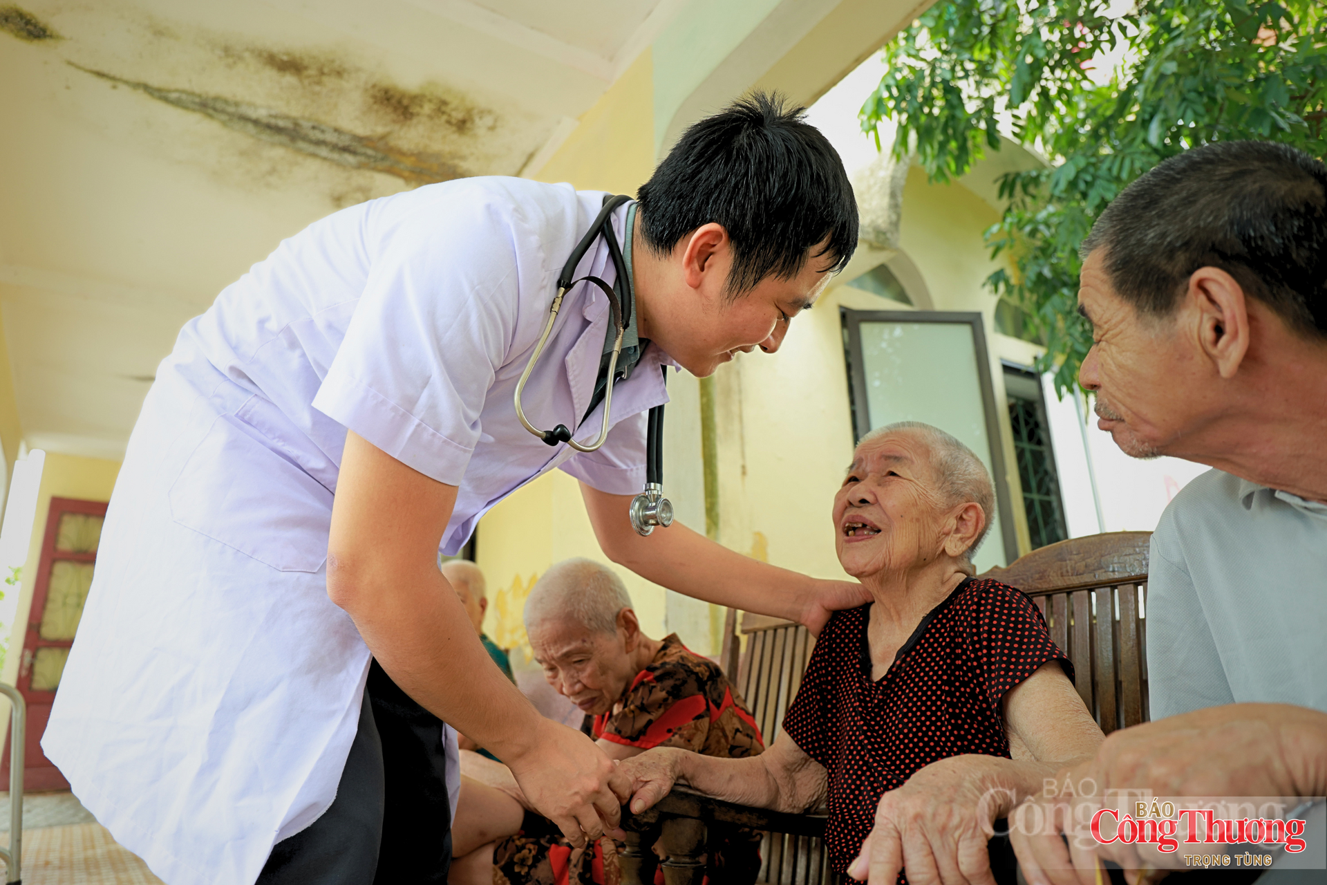 Những 'bảo mẫu' đặc biệt xoa dịu vết thương chiến tranh - 2