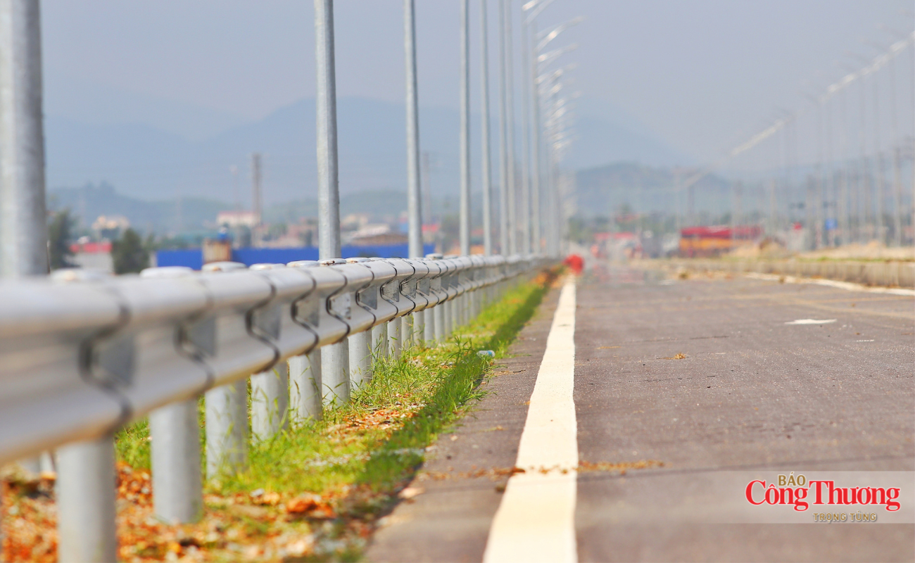 Cận cảnh các tuyến đường ‘huyết mạch’ tại Vũng Áng trước ngày về đích - 7