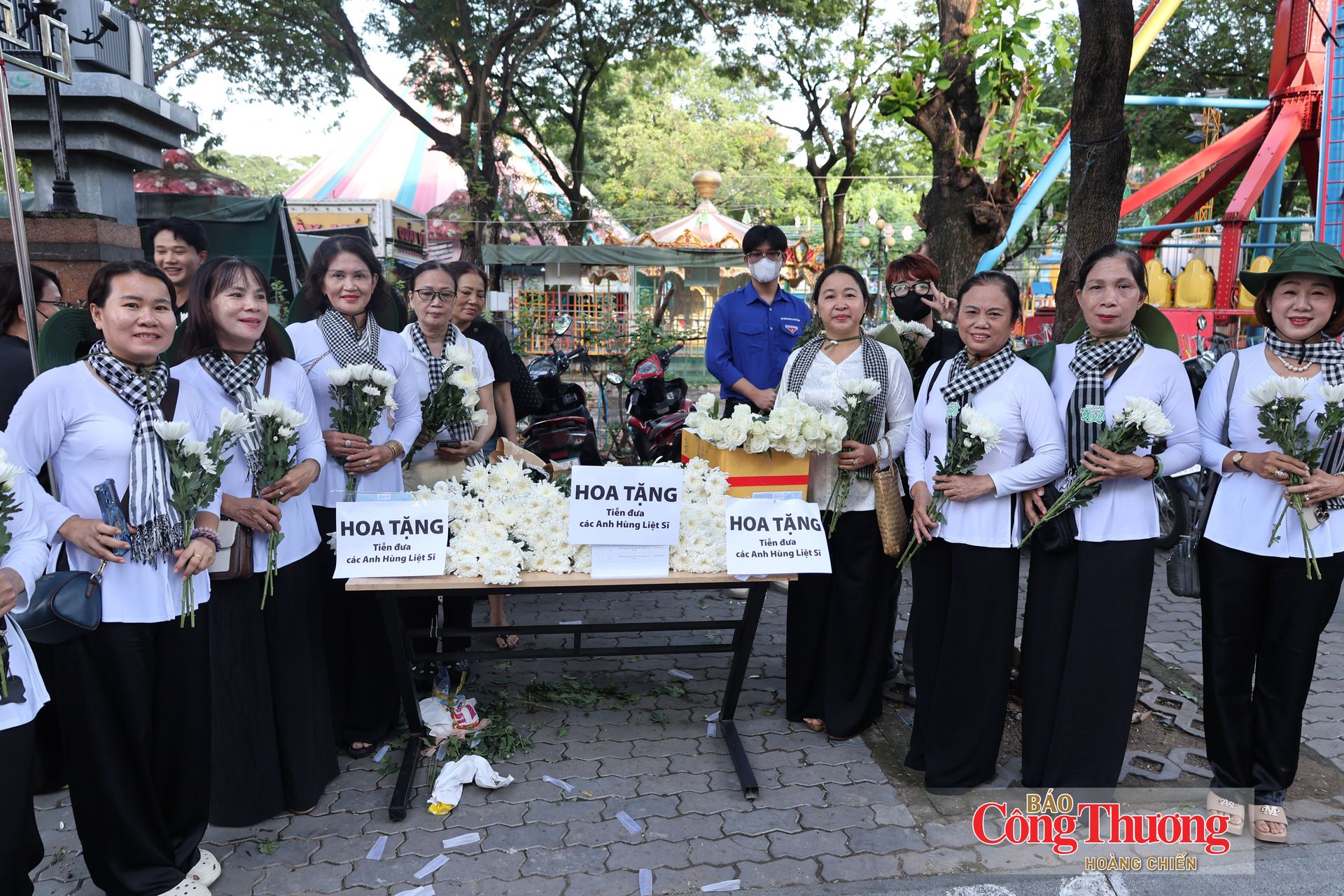 Chùm ảnh: Trong vòng tay Nhân dân, các liệt sĩ trở về với đất mẹ - 4