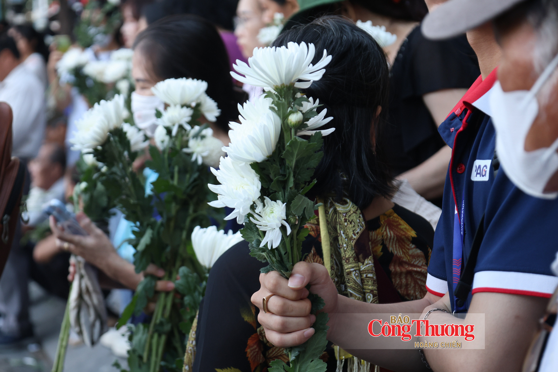 Chùm ảnh: Trong vòng tay Nhân dân, các liệt sĩ trở về với đất mẹ - 23