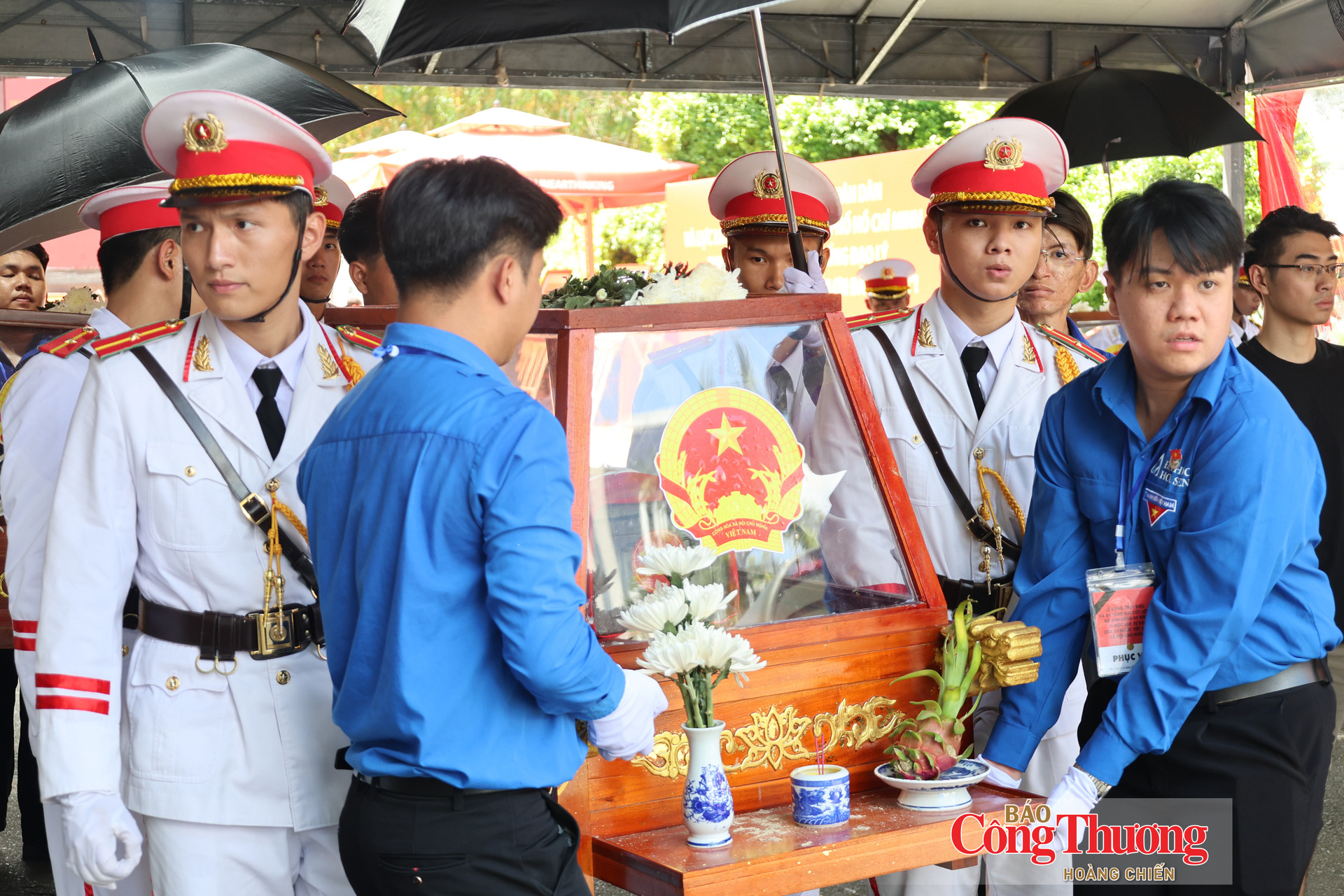 Chùm ảnh: Trong vòng tay Nhân dân, các liệt sĩ trở về với đất mẹ - 15