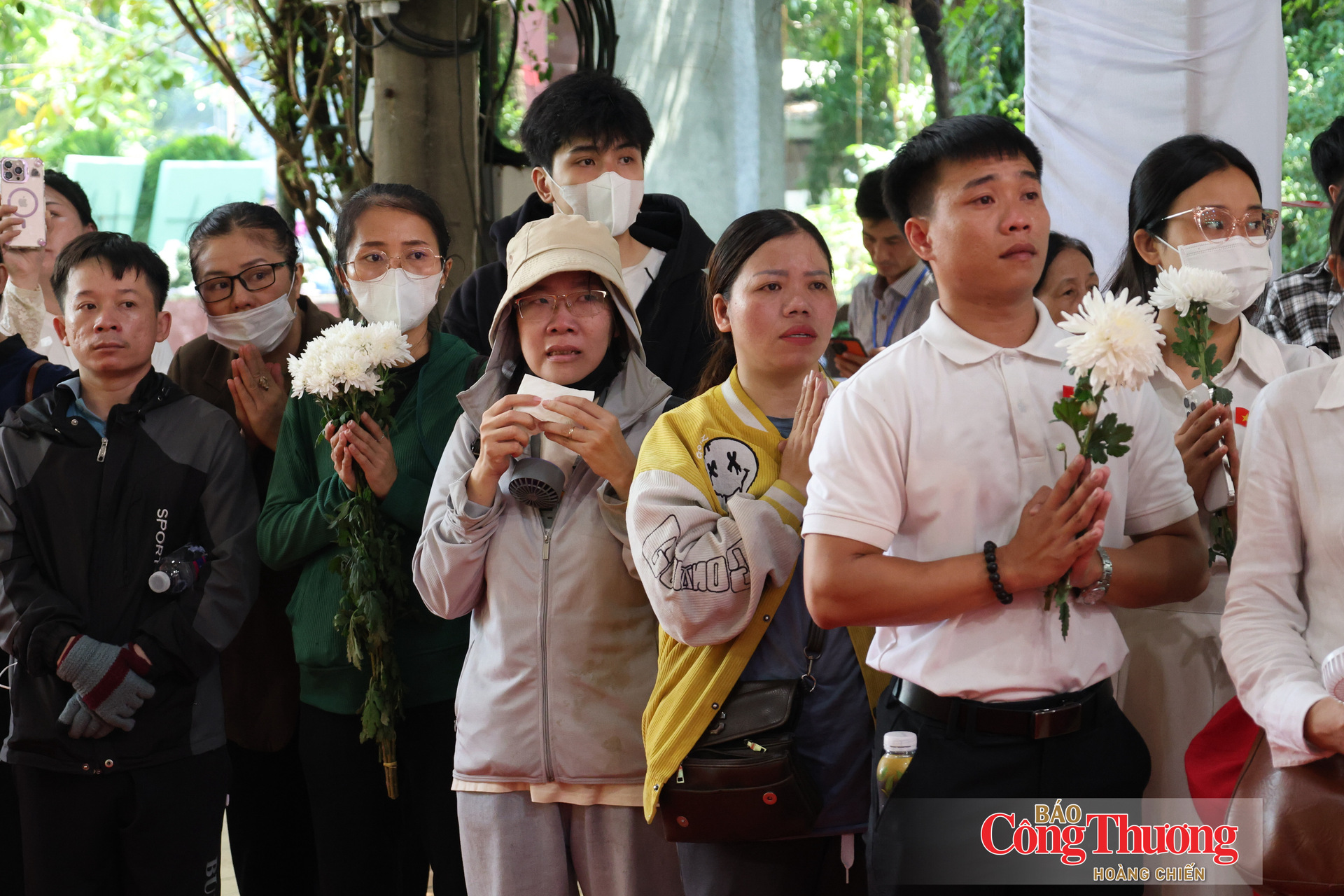 Chùm ảnh: Trong vòng tay Nhân dân, các liệt sĩ trở về với đất mẹ - 18
