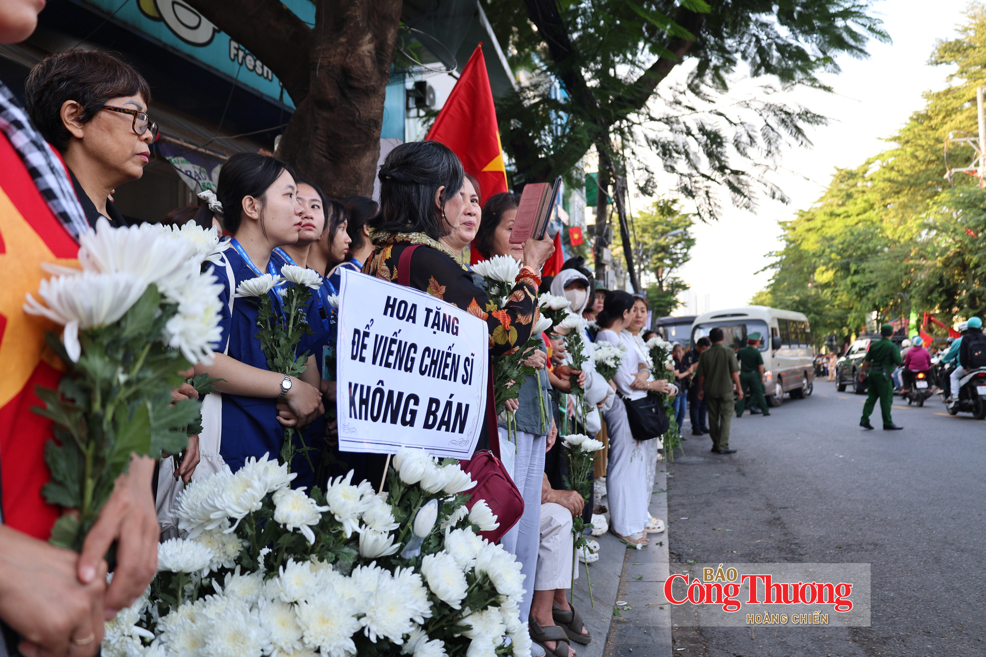 Chùm ảnh: Trong vòng tay Nhân dân, các liệt sĩ trở về với đất mẹ - 3