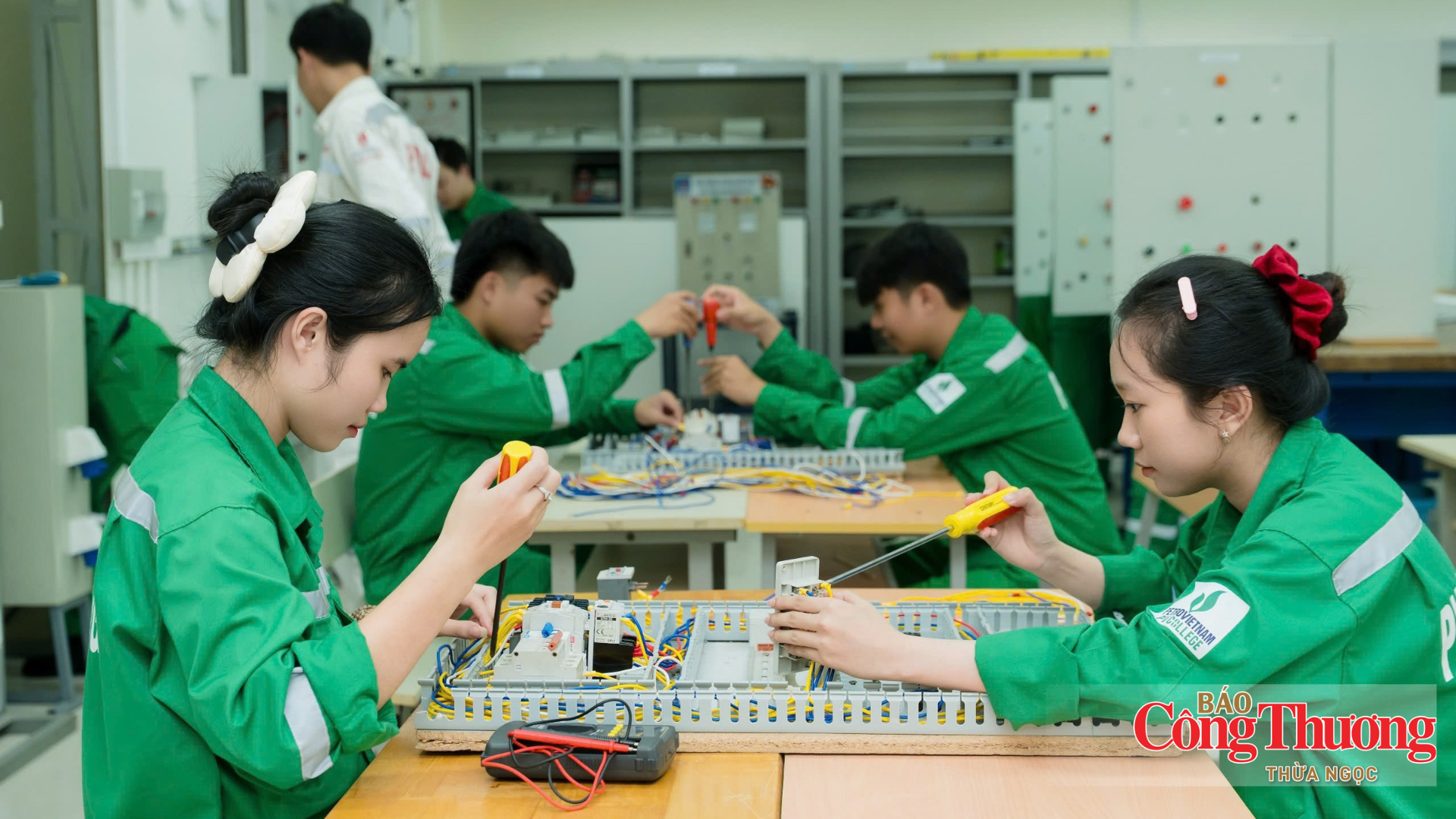 Nâng chất lượng đào tạo nhân lực ngành dầu khí - 1