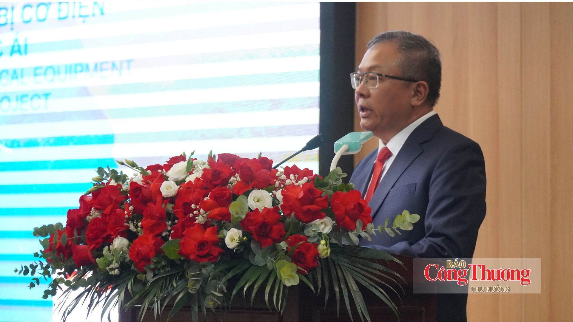 Ông Phạm Hồng Phương - Phó Tổng giám đốc EVN phát biểu tại lễ ký kết.
