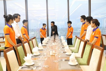 Ngành dịch vụ: Cải thiện chất lượng nhân lực