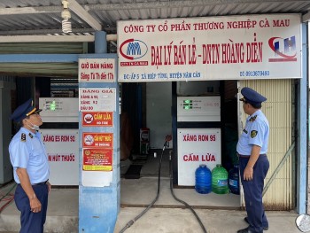 Quản lý thị trường Cà Mau tăng cường kiểm tra, giám sát mặt hàng xăng dầu