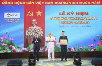 Công ty Cổ phần cảng Cát Lái đón nhận Bằng khen của Bộ Quốc phòng