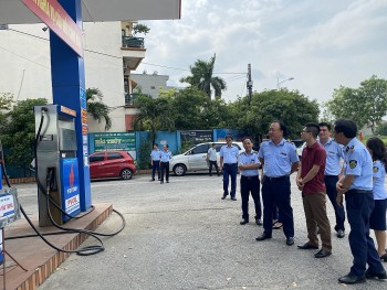 Bộ Công Thương giám sát nghiêm việc thực hiện cam kết trong kinh doanh xăng dầu