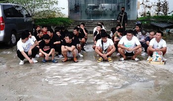 Một phụ nữ Việt dính bẫy 