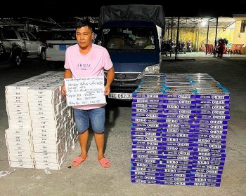 Vĩnh Long: Khởi tố đối tượng vận chuyển 14.500 bao thuốc lá lậu