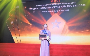 Bà Đỗ Nguyệt Ánh - Chủ tịch Hội đồng thành viên EVNNPC được vinh danh Doanh nhân tiêu biểu Việt Nam 2022