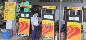 Quản lý thị trường Kiên Giang kiểm tra, xử lý vi phạm trong kinh doanh xăng dầu