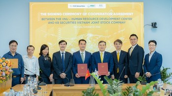 Ký kết hợp tác giữa Chứng khoán KB Việt Nam và ĐHQG Hà Nội: Thúc đẩy phát triển nguồn nhân lực mới