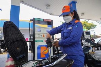 Giá xăng dầu hôm nay 1/11: Xăng tăng từ 380- 410 đồng/lít, dầu tăng 290 đồng/lít