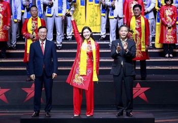 CEO Nguyễn Ngọc Mỹ trở thành doanh nhân Sao Đỏ thứ hai của Tập đoàn Alphanam