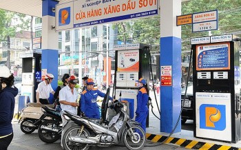 17h chiều nay, 2 Phó Thủ tướng chủ trì cuộc họp bàn về điều hành xăng dầu